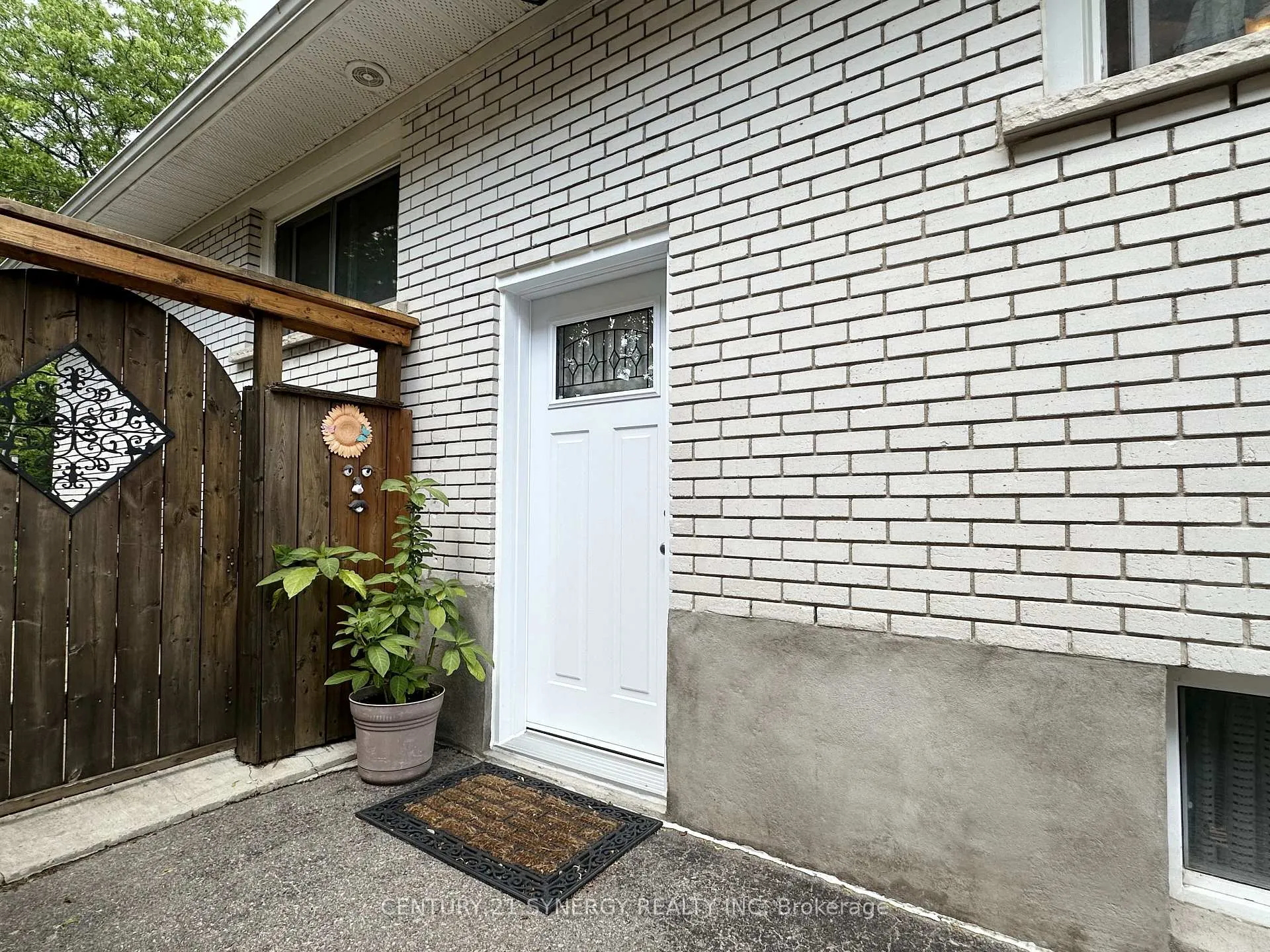 Photo 3 of Unit 2, 1236 Clyde Avenue, Ottawa, Copeland Park — HOMEH
