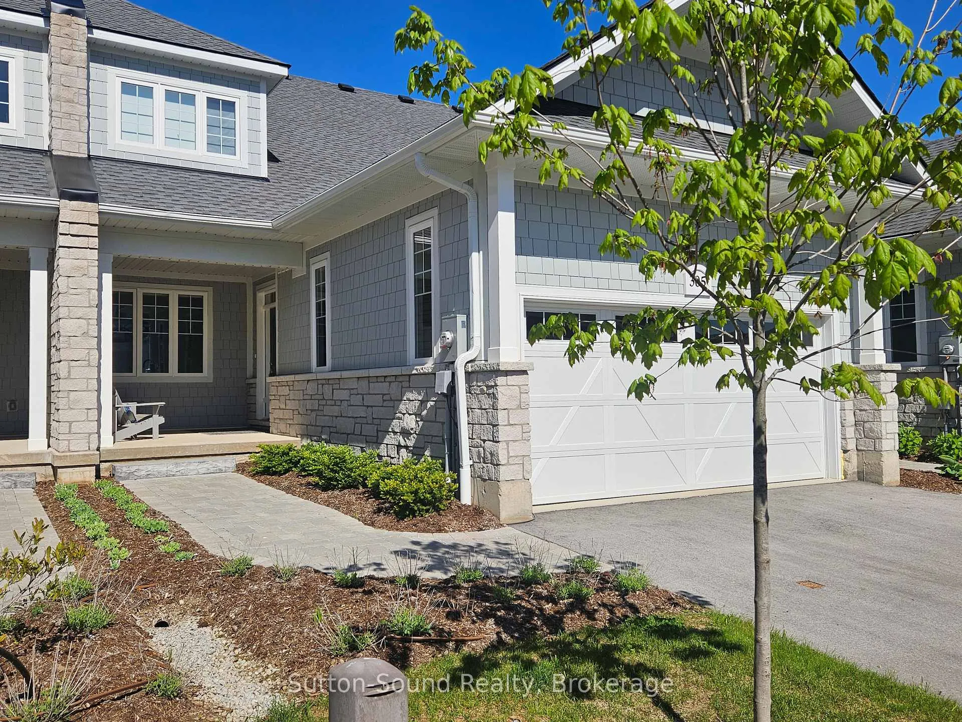 Front of 305 Sandpiper Lane