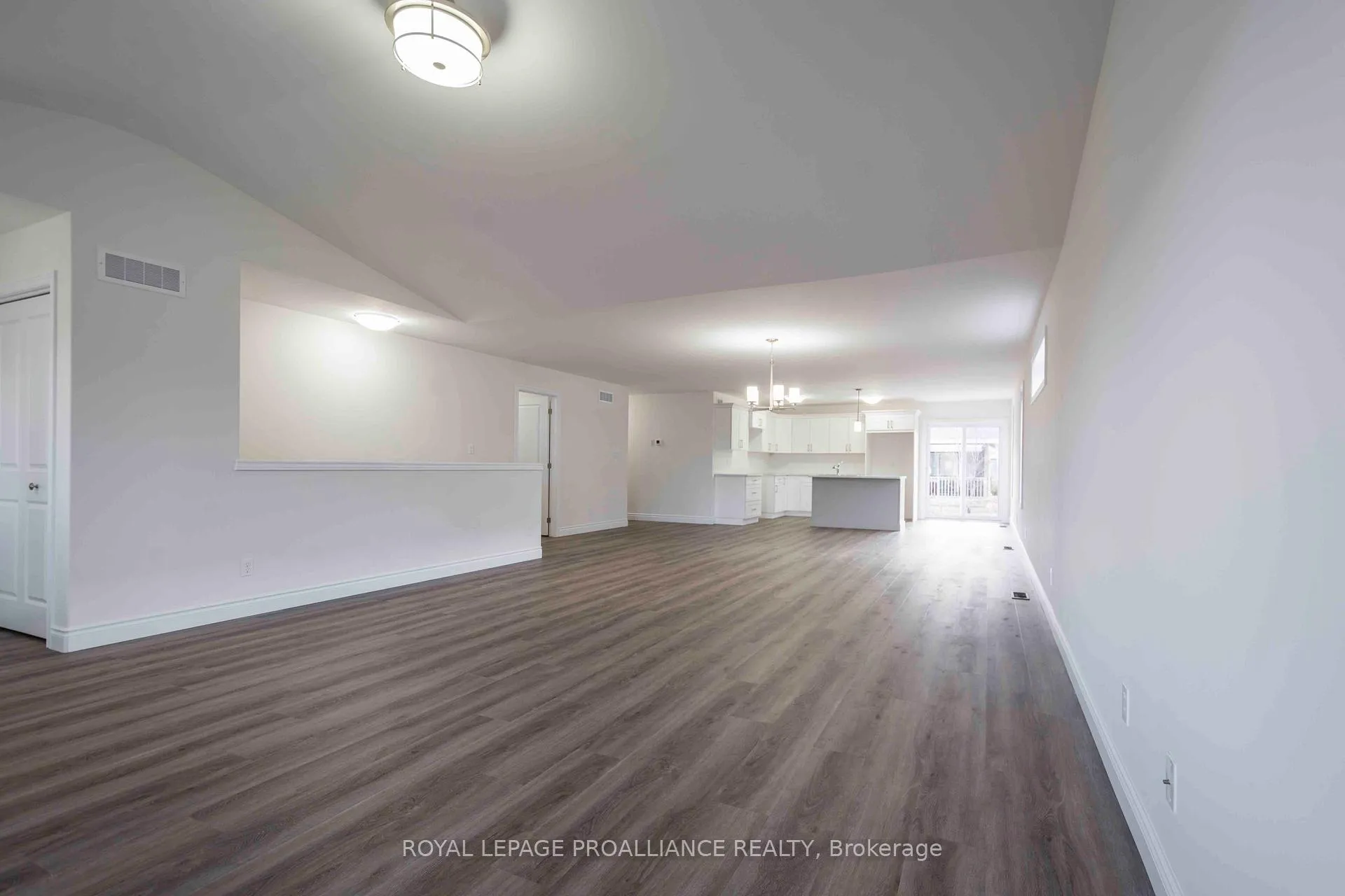 Photo 7 of 110 Farrington Crescent, Prince Edward County, Picton Ward — HOMEH
