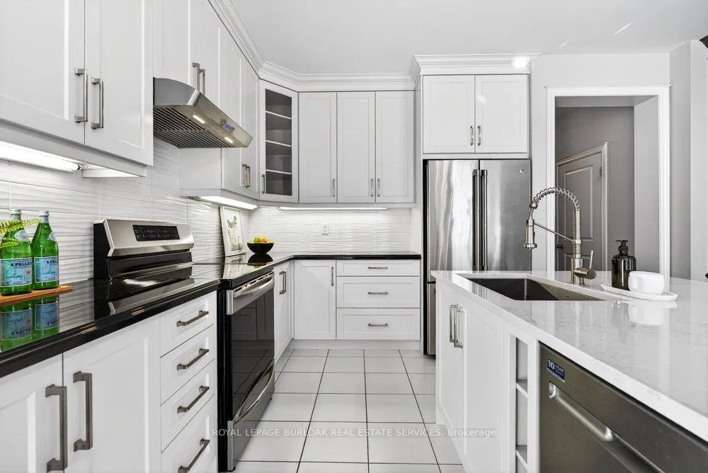 Photo 14 of 523 Terrace Way, Oakville, Sixteen Hollow — HOMEH
