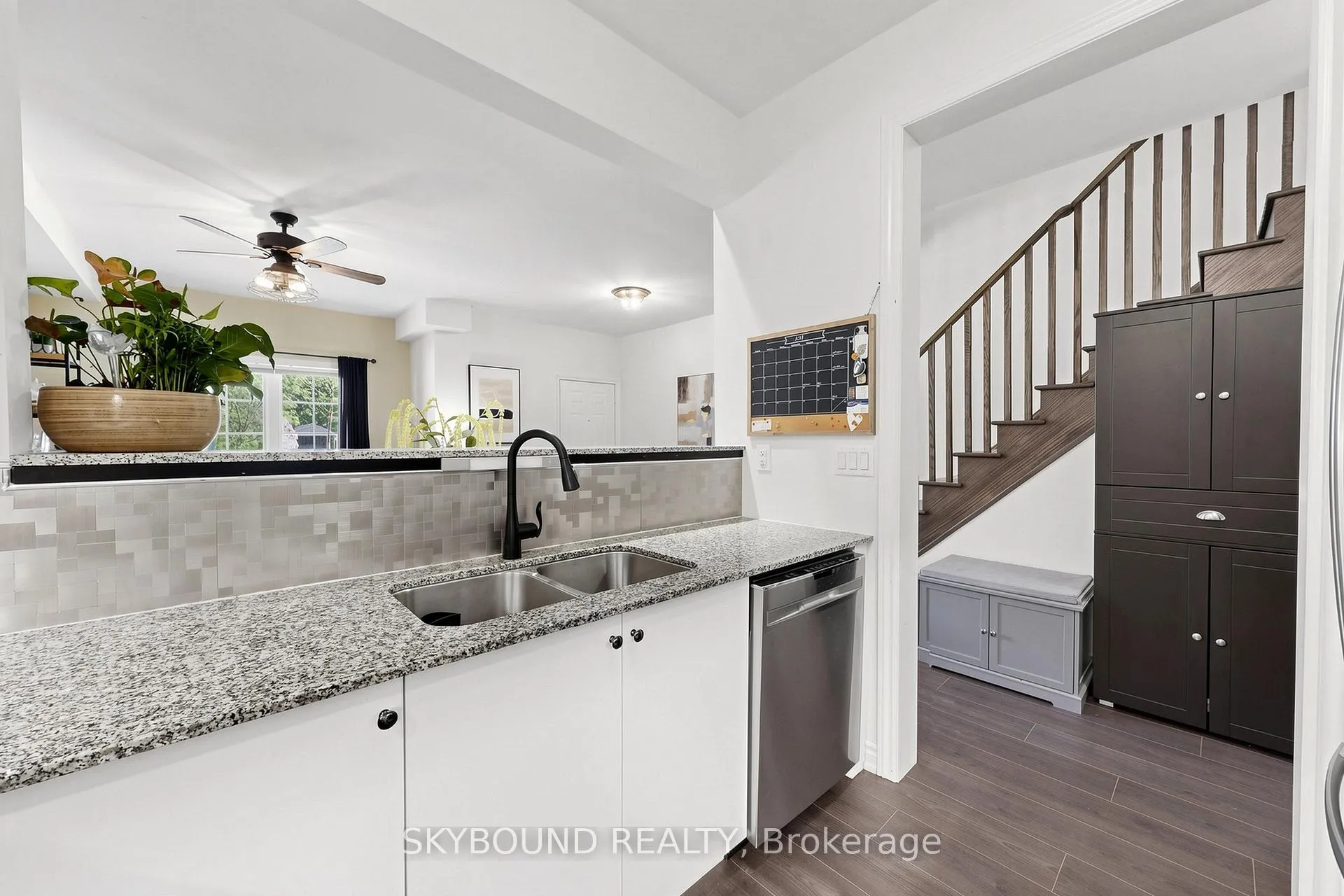 Photo 4 of Unit TH07, 110 Grew Boulevard, Georgina, Sutton & Jackson's Point — HOMEH