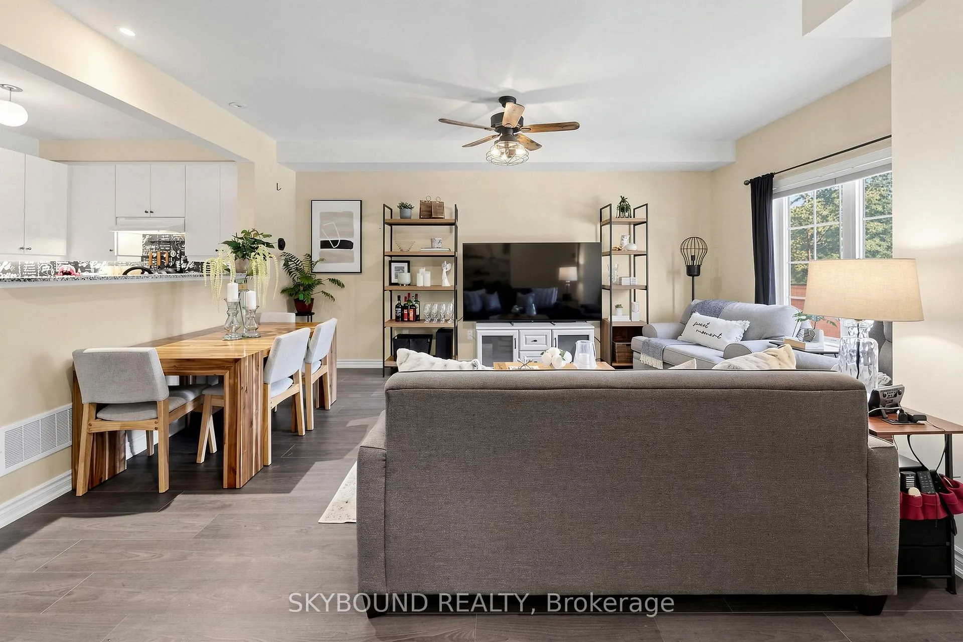 Photo 7 of Unit TH07, 110 Grew Boulevard, Georgina, Sutton & Jackson's Point — HOMEH