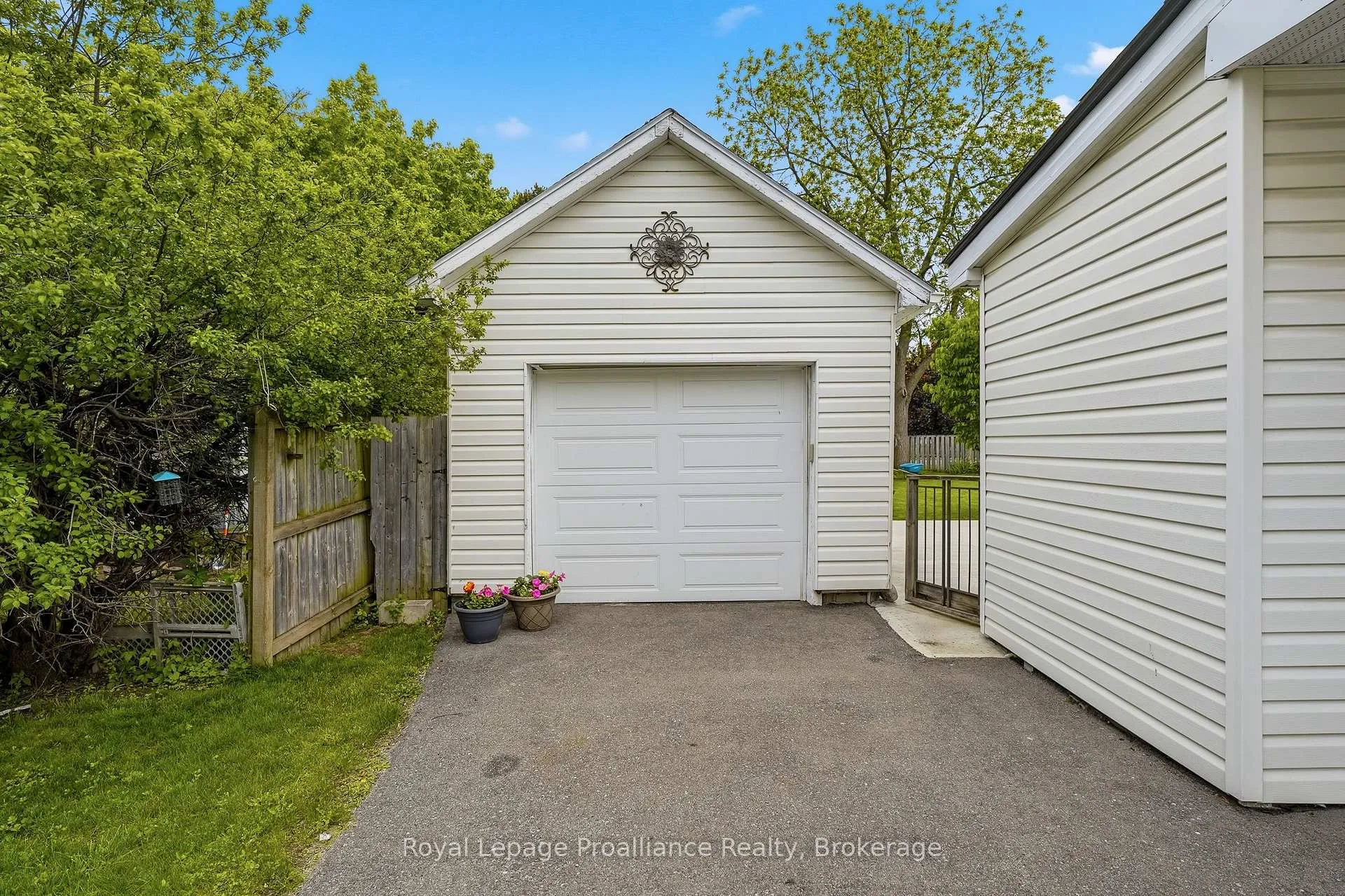 Photo 12 of 106 Karl Street, Belleville, Belleville Ward — HOMEH
