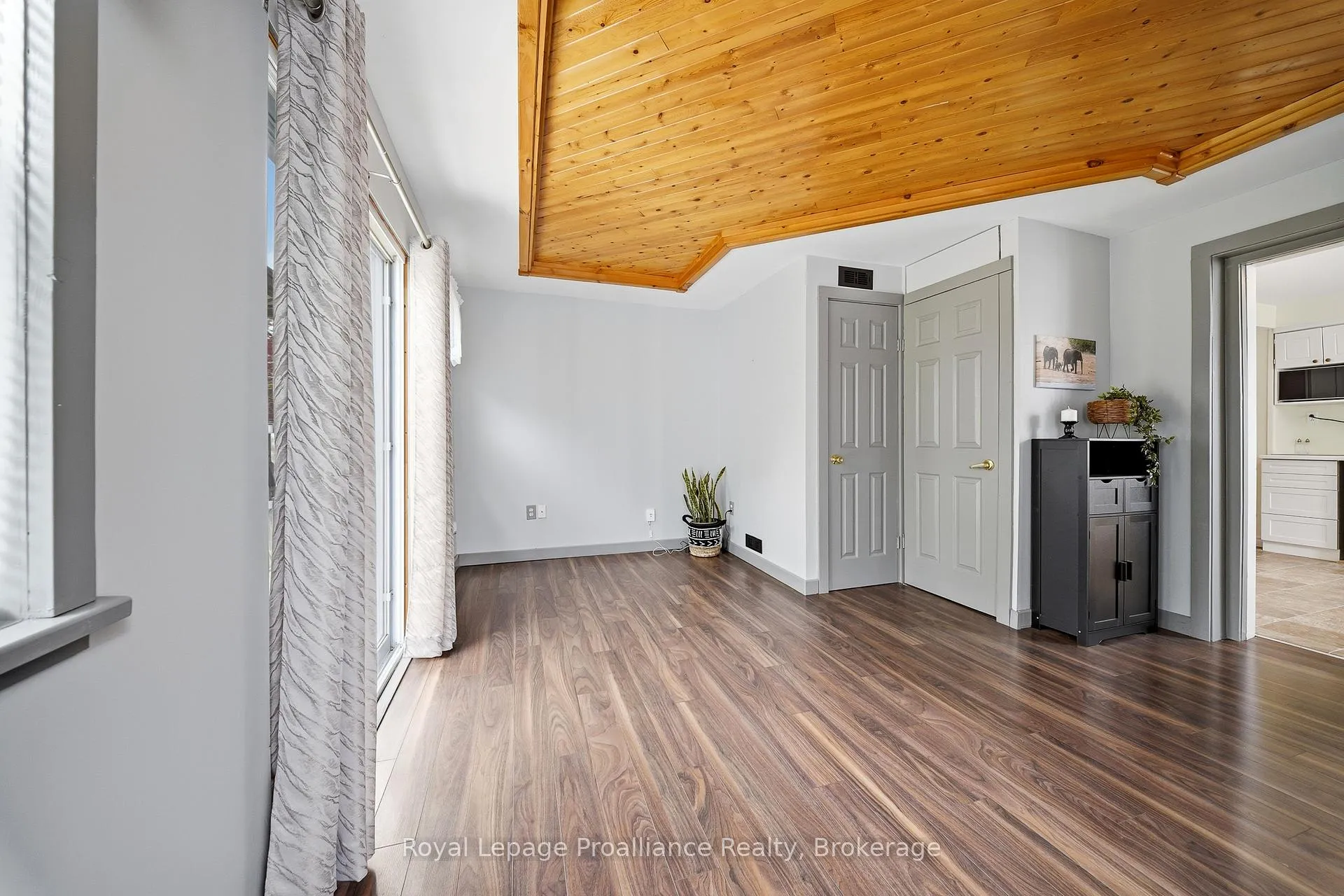 Photo 34 of 106 Karl Street, Belleville, Belleville Ward — HOMEH