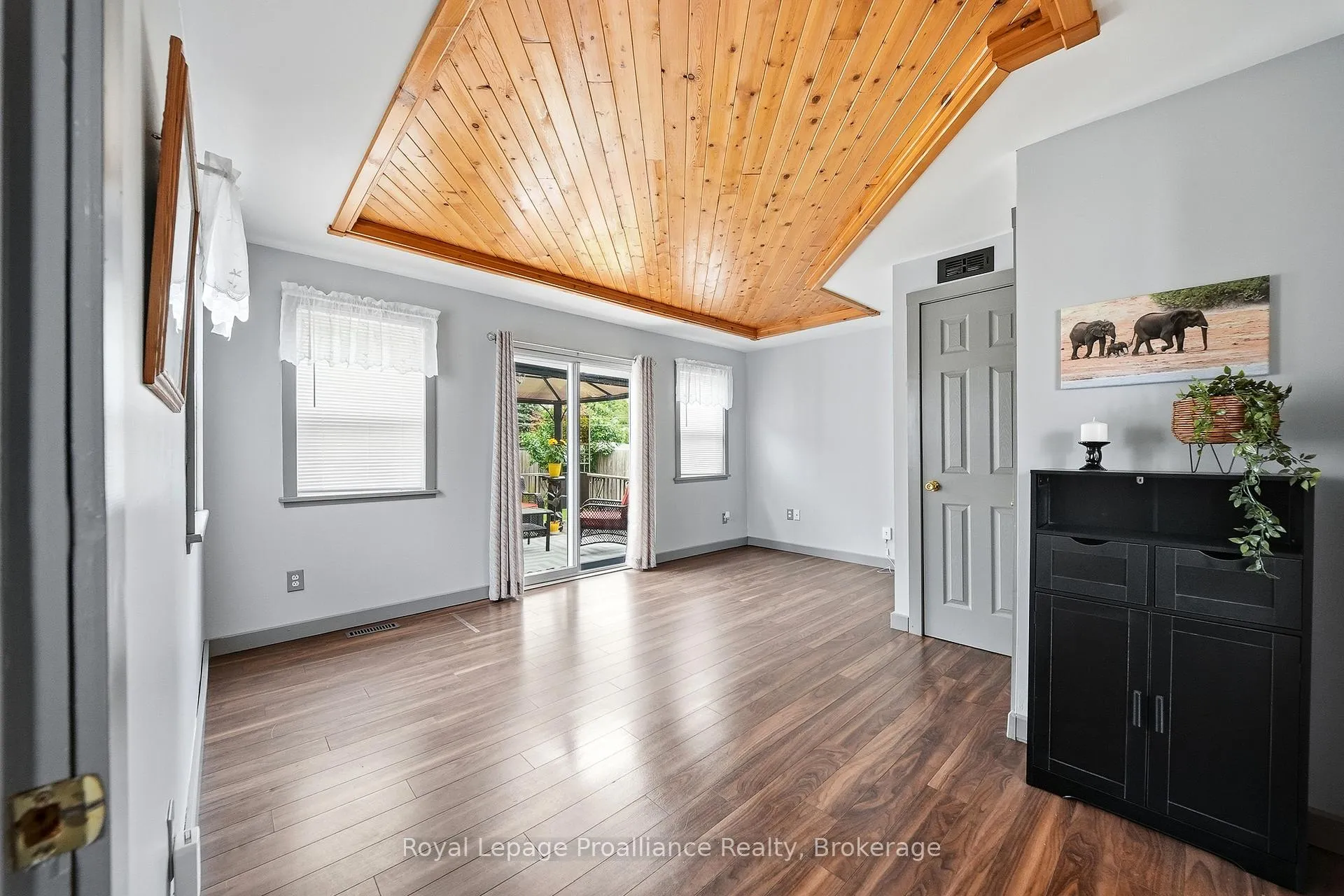 Photo 36 of 106 Karl Street, Belleville, Belleville Ward — HOMEH