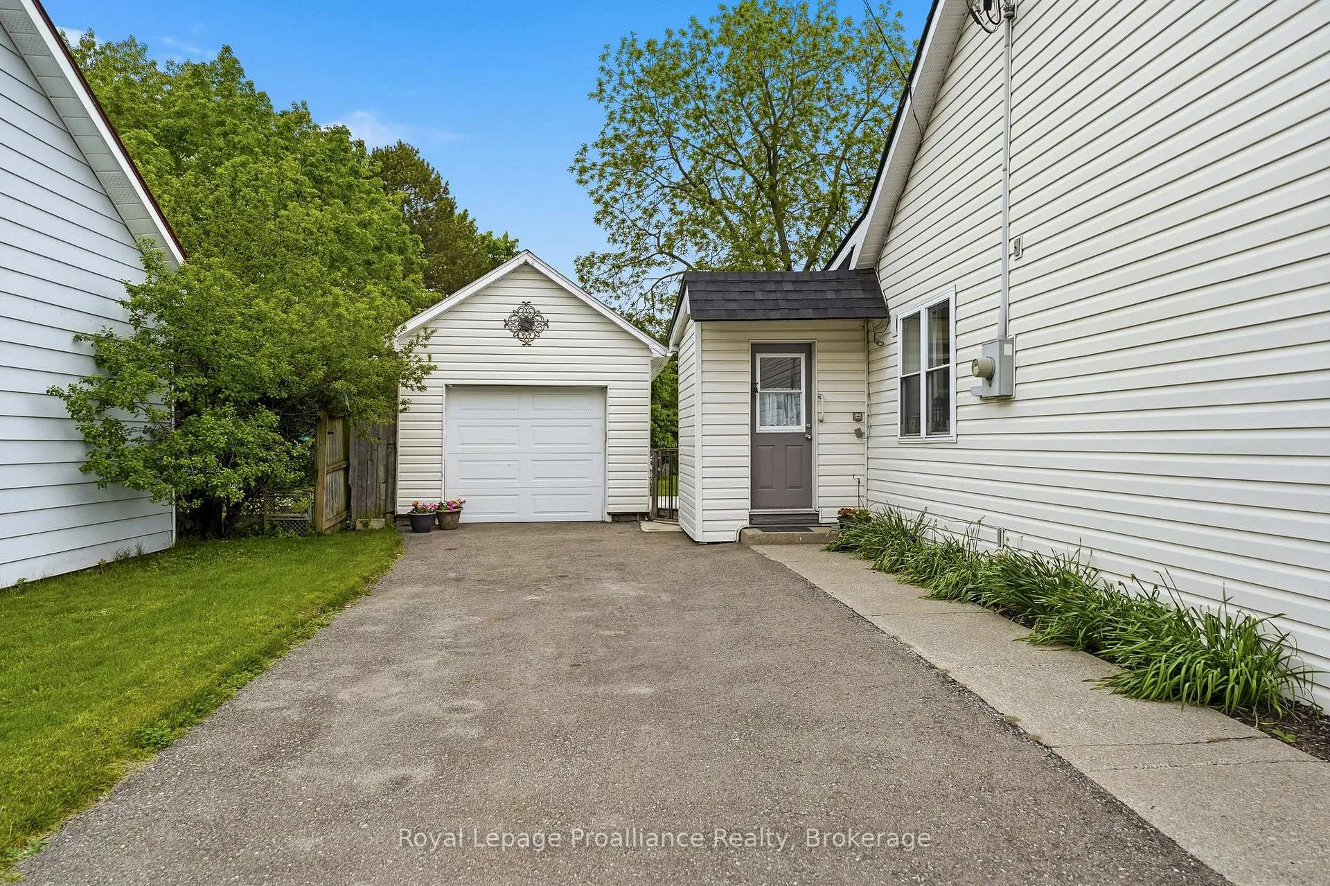 Photo 39 of 106 Karl Street, Belleville, Belleville Ward — HOMEH