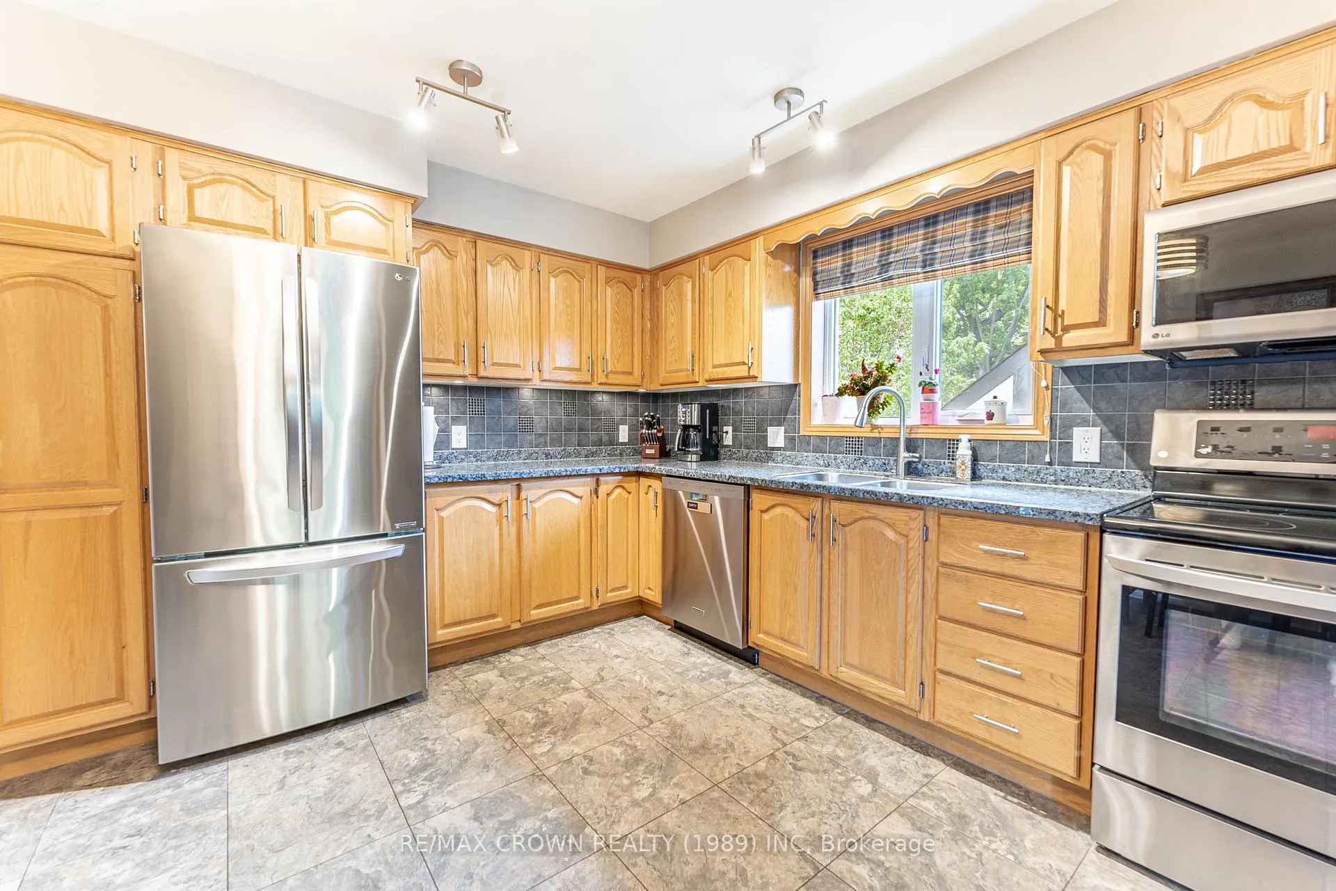 Photo 12 of 309 Pearce Street, North Bay, Airport — HOMEH