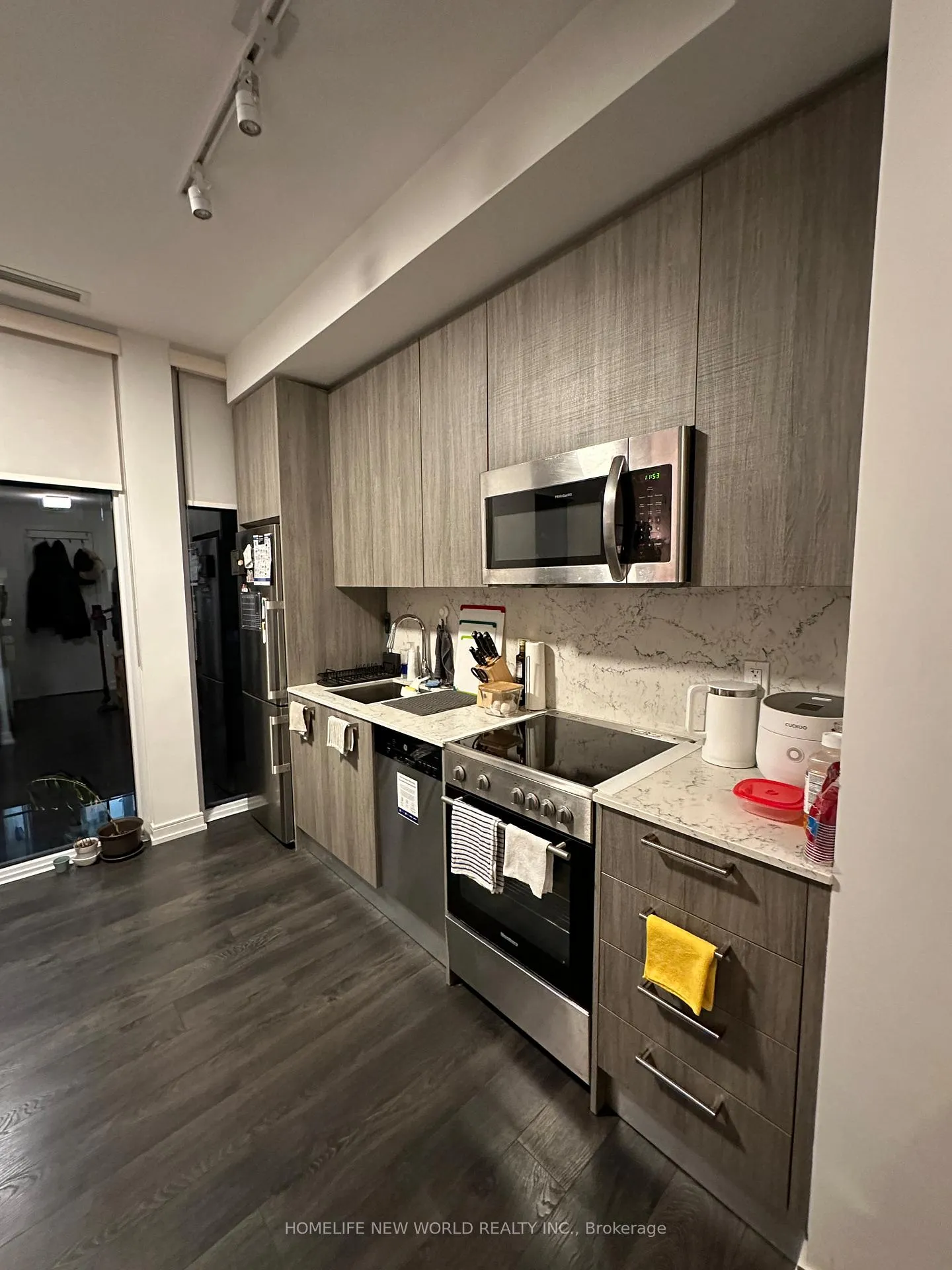 Photo 2 of Unit 907, 28 Wellesley Street E, Toronto, Church-Yonge Corridor — HOMEH