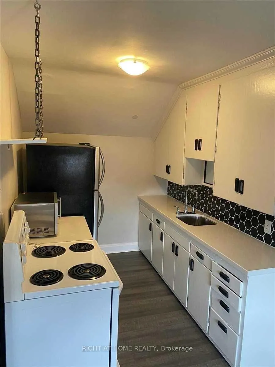 Photo 4 of Unit 3, 178 Adelaide Avenue E, Oshawa, O'Neill — HOMEH