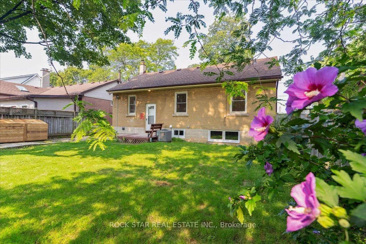 Photo 12 of Unit #Lower, 129 West 32nd Street, Hamilton, Westcliffe — HOMEH