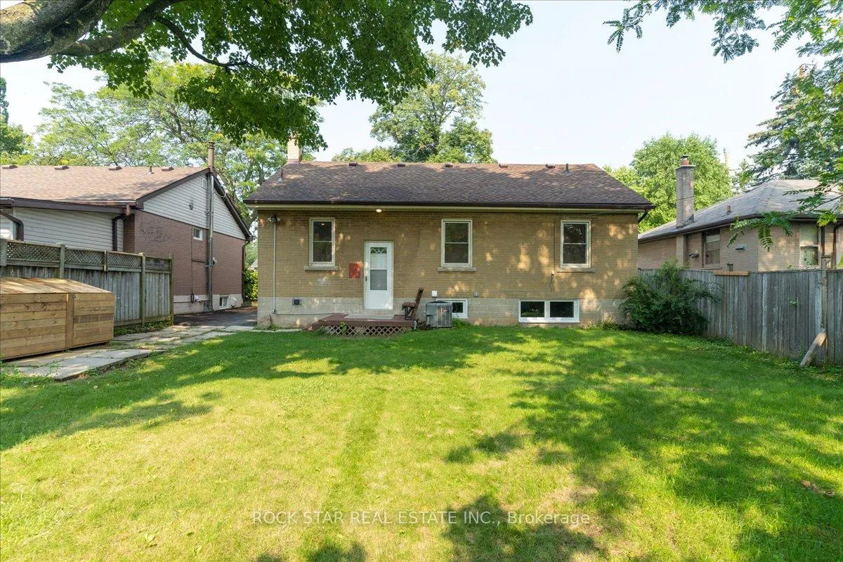 Photo 14 of Unit #Lower, 129 West 32nd Street, Hamilton, Westcliffe — HOMEH