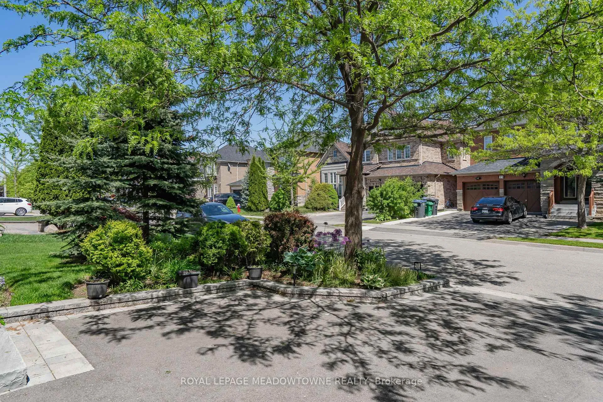 Photo 3 of 26 Emperor Drive, Brampton, Vales of Castlemore — HOMEH