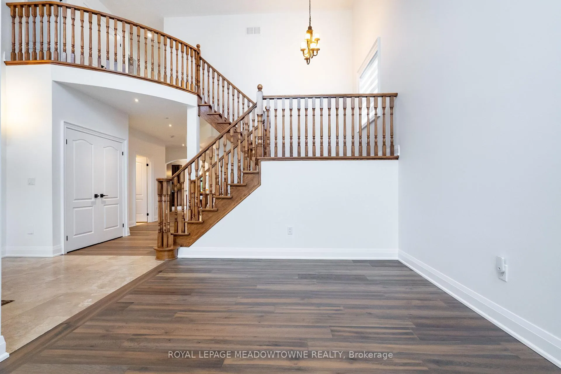 Photo 4 of 26 Emperor Drive, Brampton, Vales of Castlemore — HOMEH