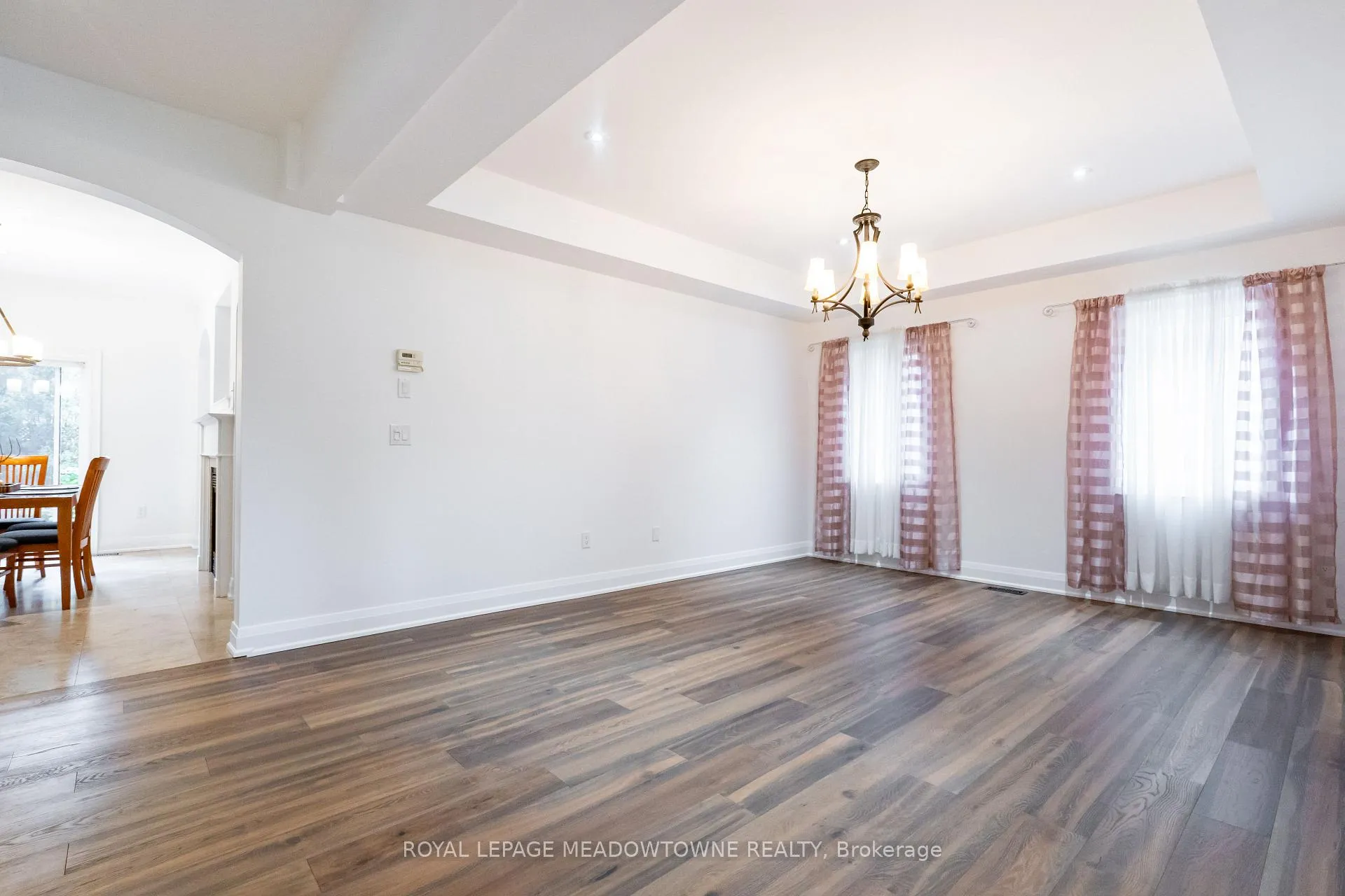 Photo 5 of 26 Emperor Drive, Brampton, Vales of Castlemore — HOMEH