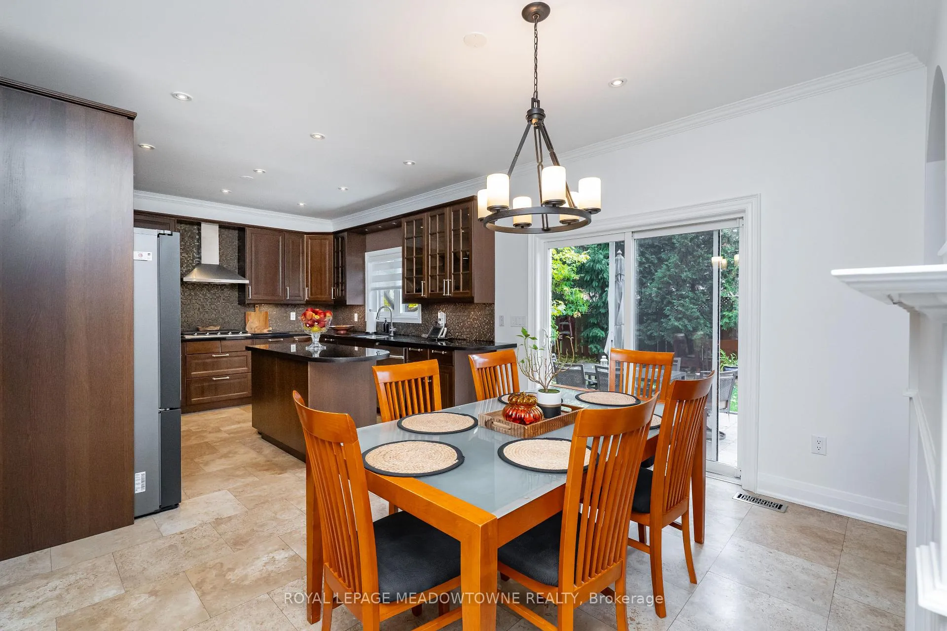 Photo 9 of 26 Emperor Drive, Brampton, Vales of Castlemore — HOMEH