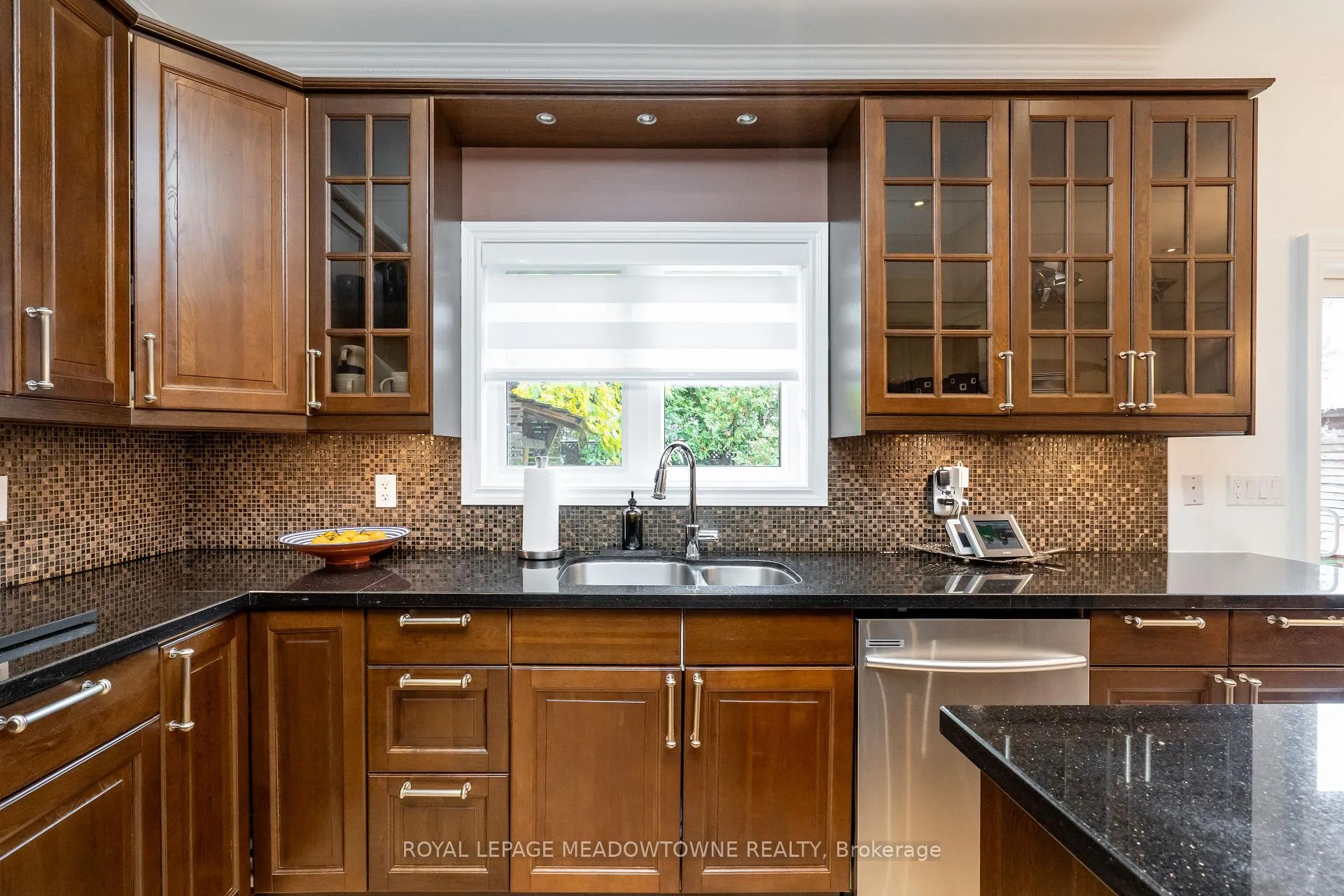 Photo 12 of 26 Emperor Drive, Brampton, Vales of Castlemore — HOMEH