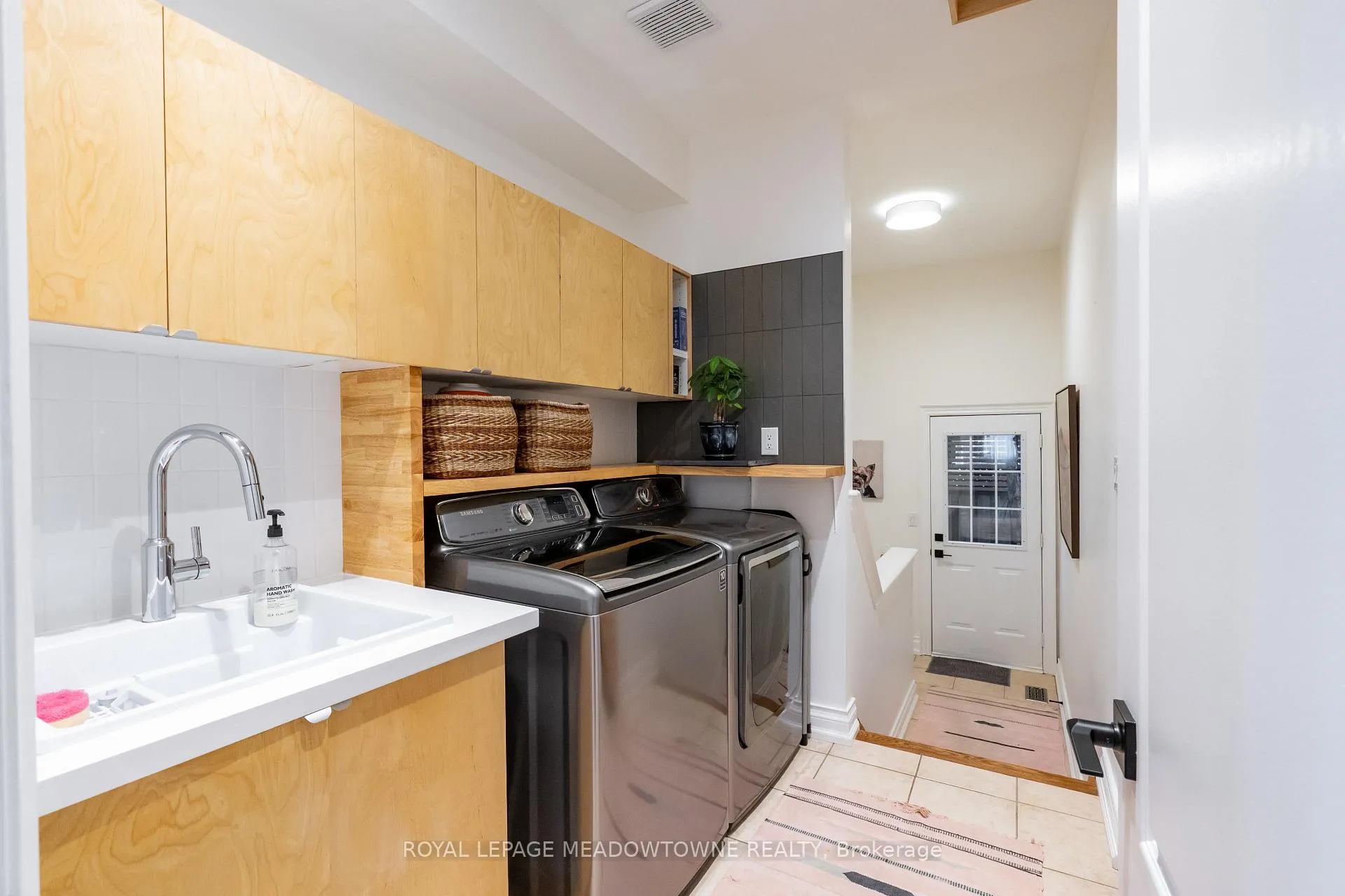 Photo 15 of 26 Emperor Drive, Brampton, Vales of Castlemore — HOMEH