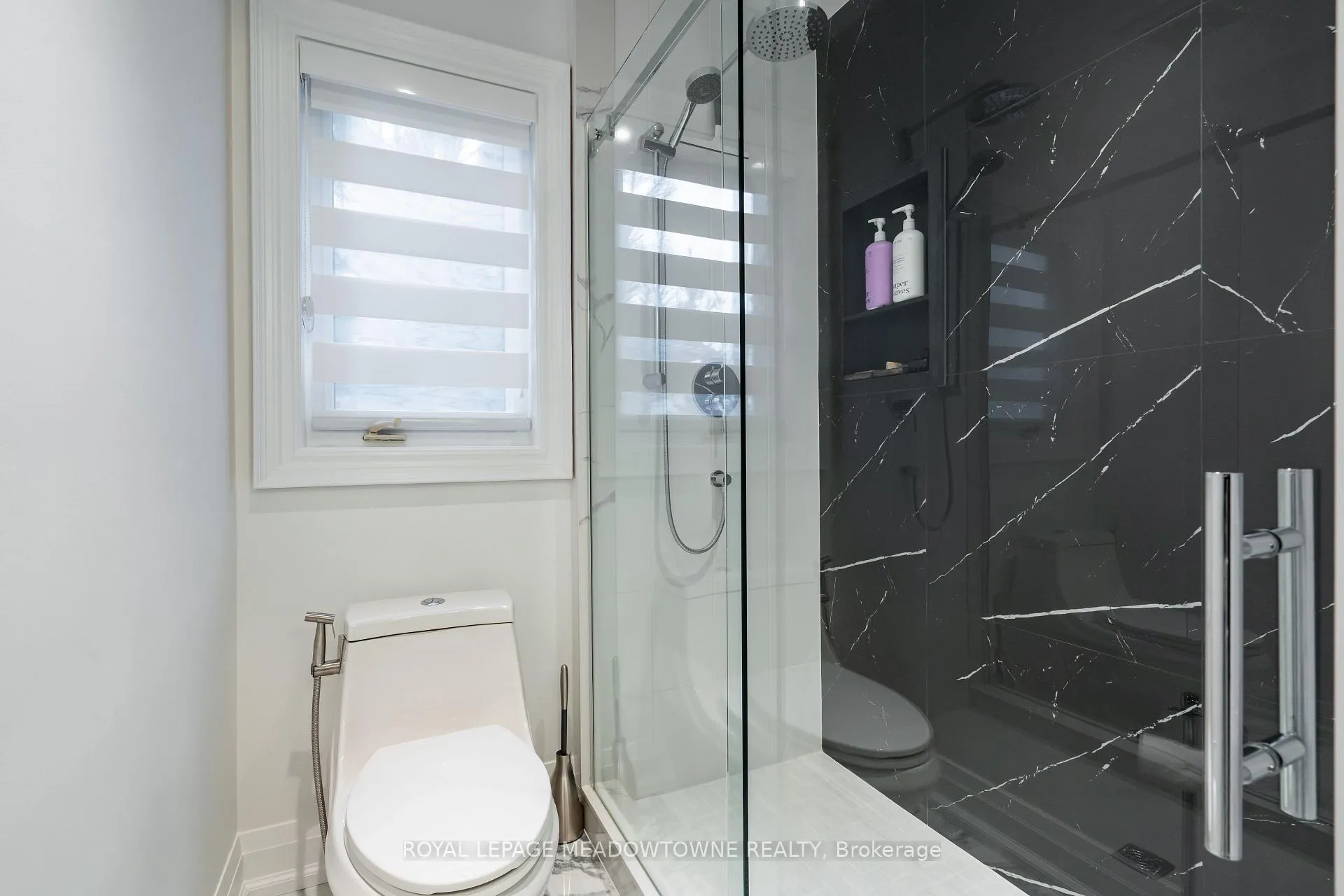 Photo 18 of 26 Emperor Drive, Brampton, Vales of Castlemore — HOMEH