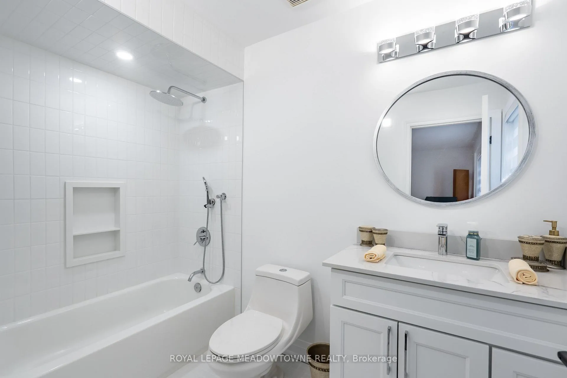 Photo 21 of 26 Emperor Drive, Brampton, Vales of Castlemore — HOMEH