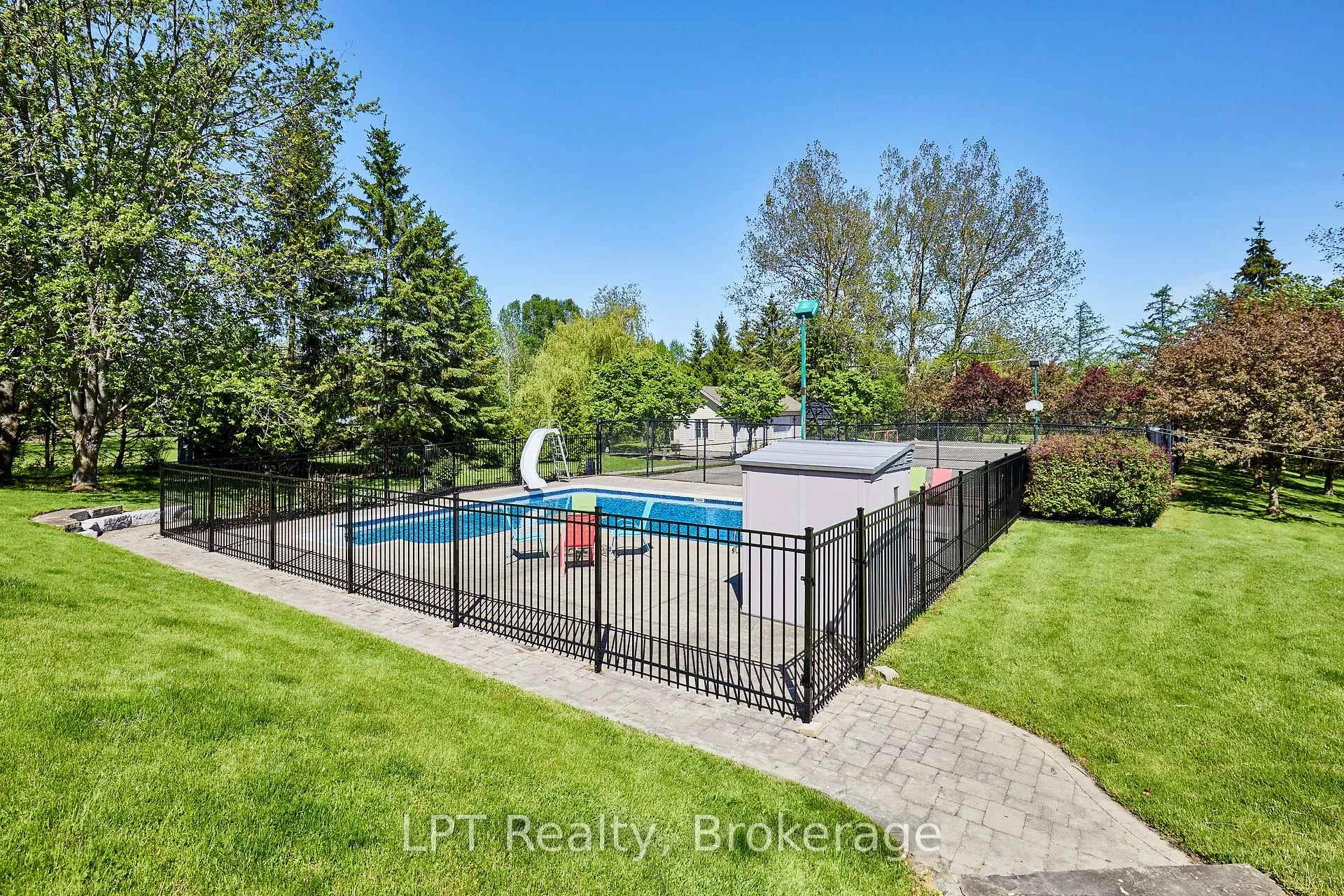 Photo 12 of 16 Cawkers Cove Road, Scugog, Port Perry — HOMEH