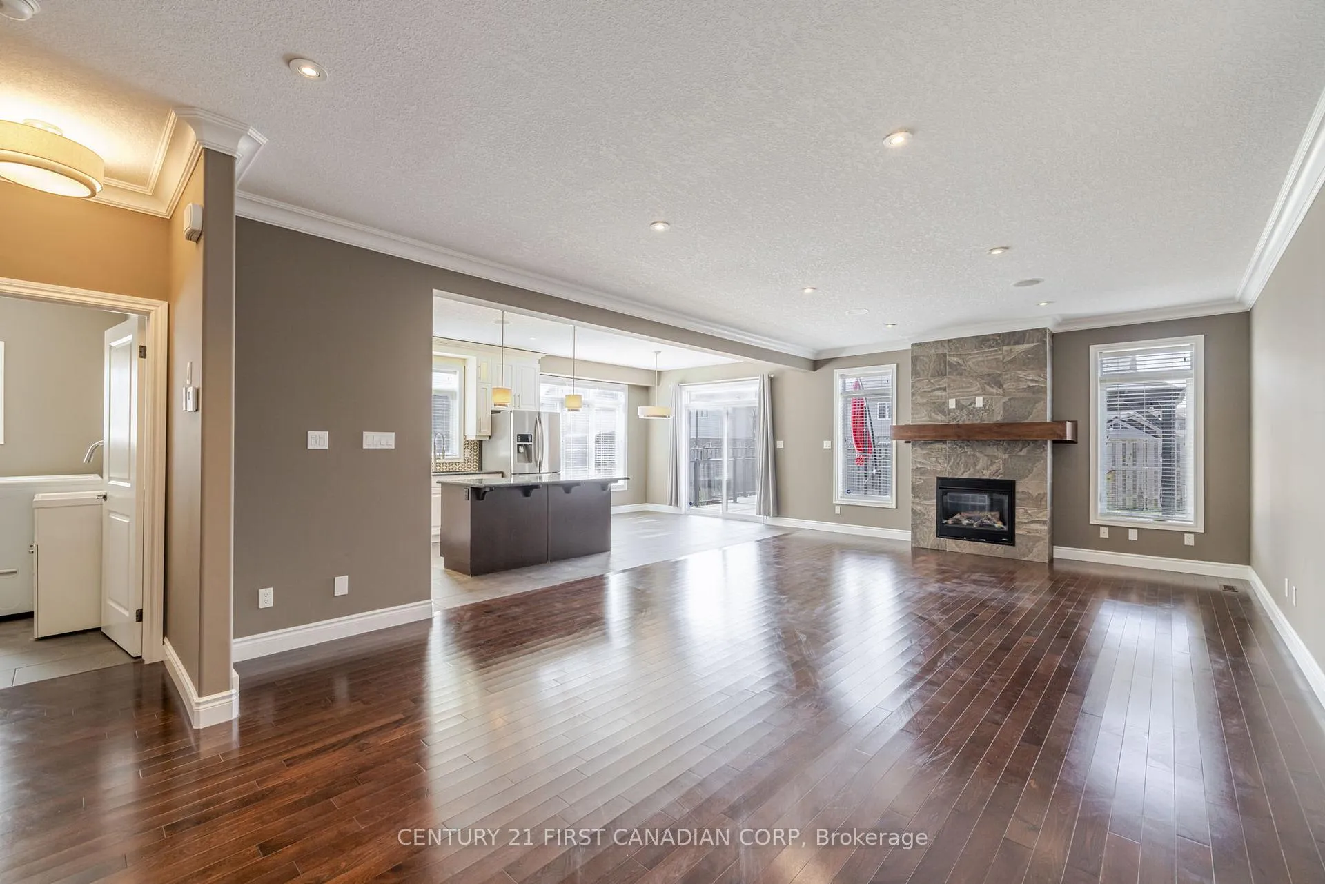 Photo 4 of 1690 Beaverbrook Avenue, London, North M — HOMEH