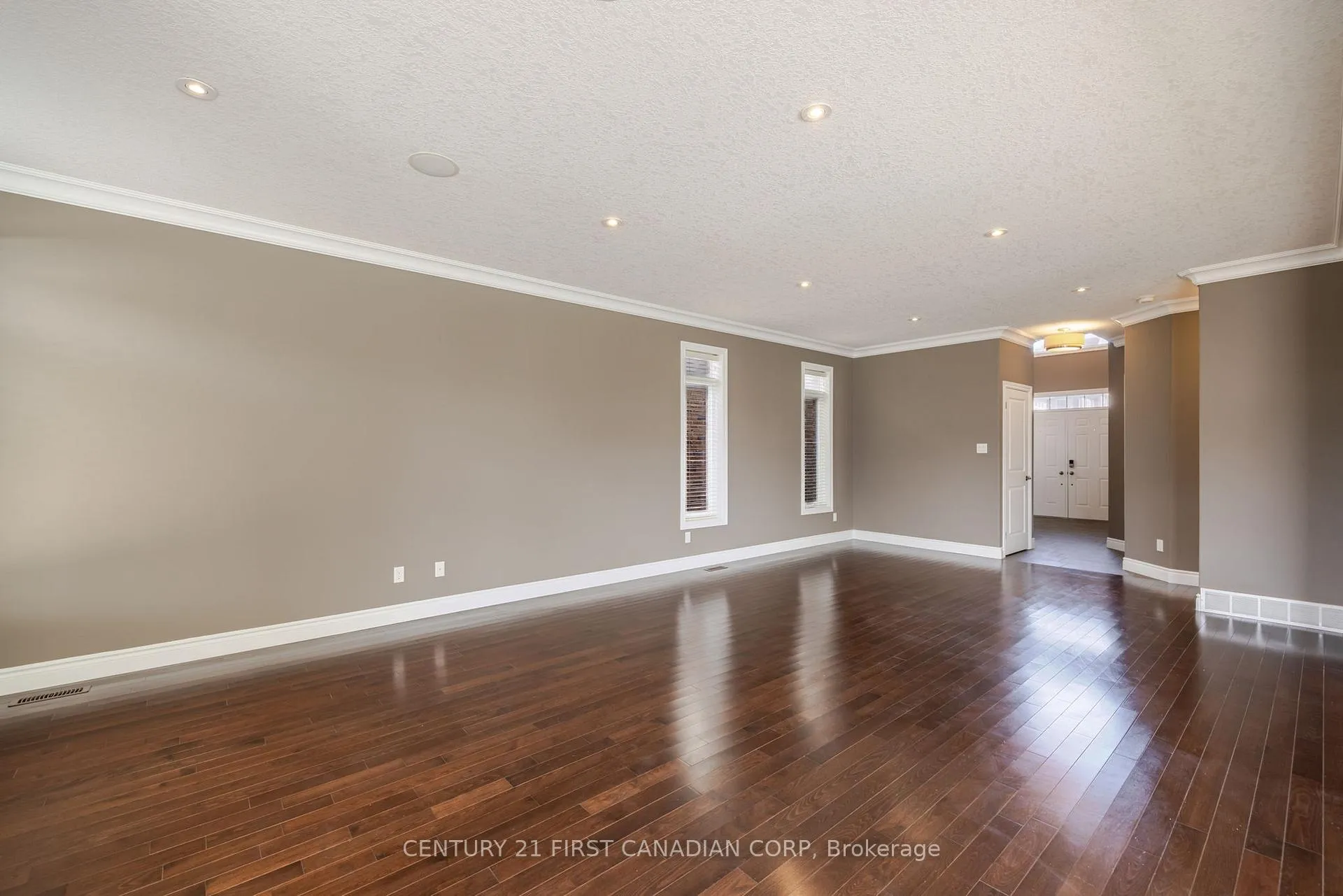 Photo 5 of 1690 Beaverbrook Avenue, London, North M — HOMEH