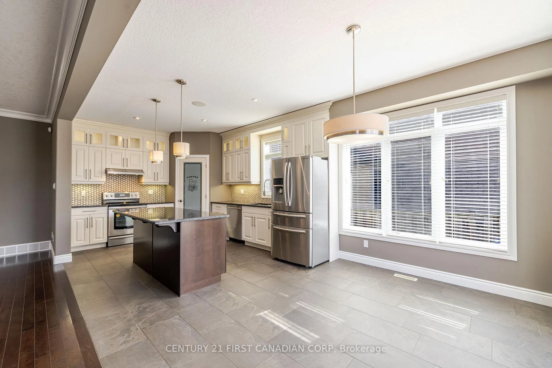 Photo 9 of 1690 Beaverbrook Avenue, London, North M — HOMEH