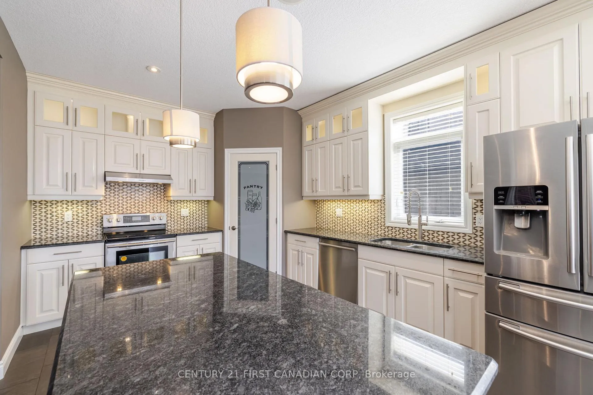 Photo 11 of 1690 Beaverbrook Avenue, London, North M — HOMEH