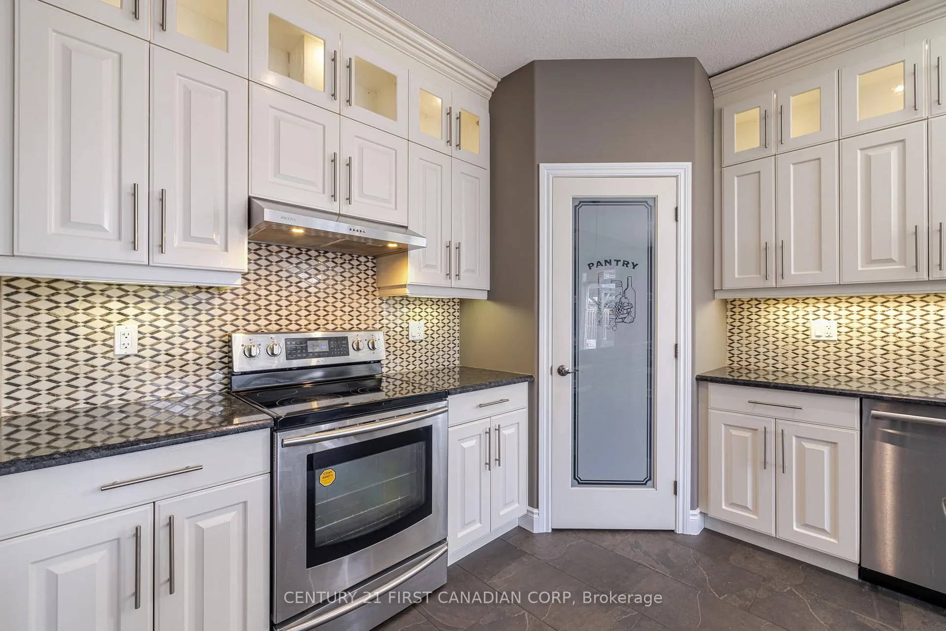 Photo 14 of 1690 Beaverbrook Avenue, London, North M — HOMEH