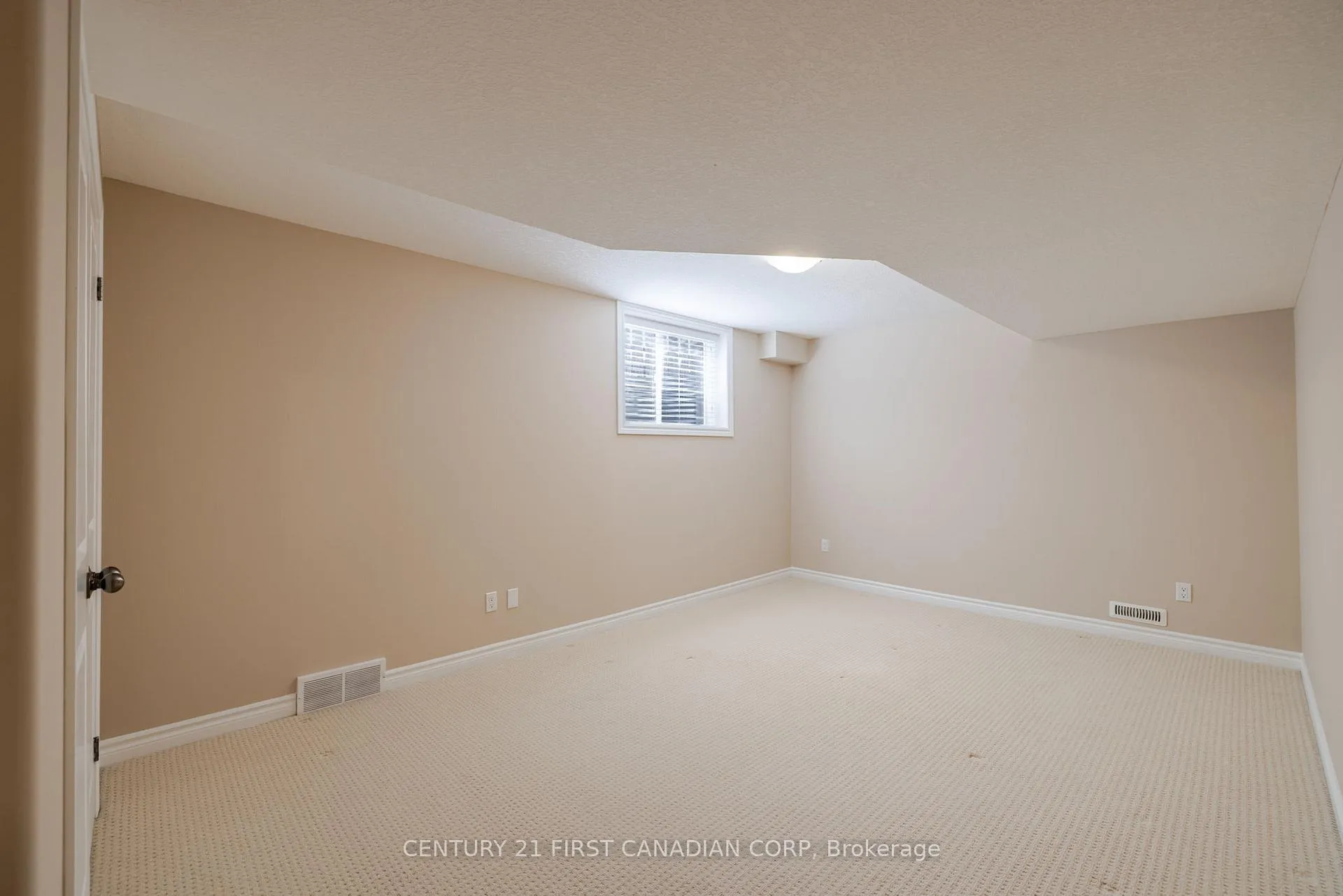 Photo 35 of 1690 Beaverbrook Avenue, London, North M — HOMEH