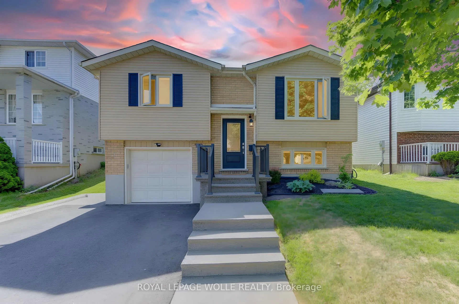 Photo 2 of 143 Dawn Crescent, Cambridge — HOMEH