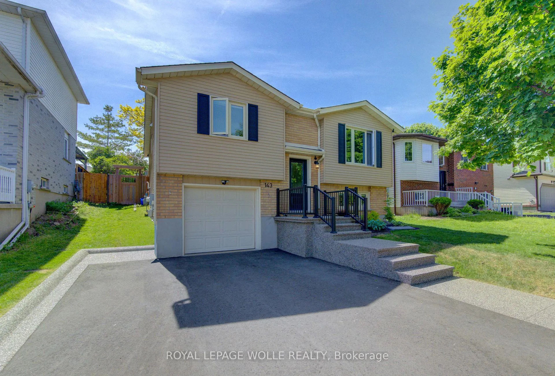 Photo 3 of 143 Dawn Crescent, Cambridge — HOMEH