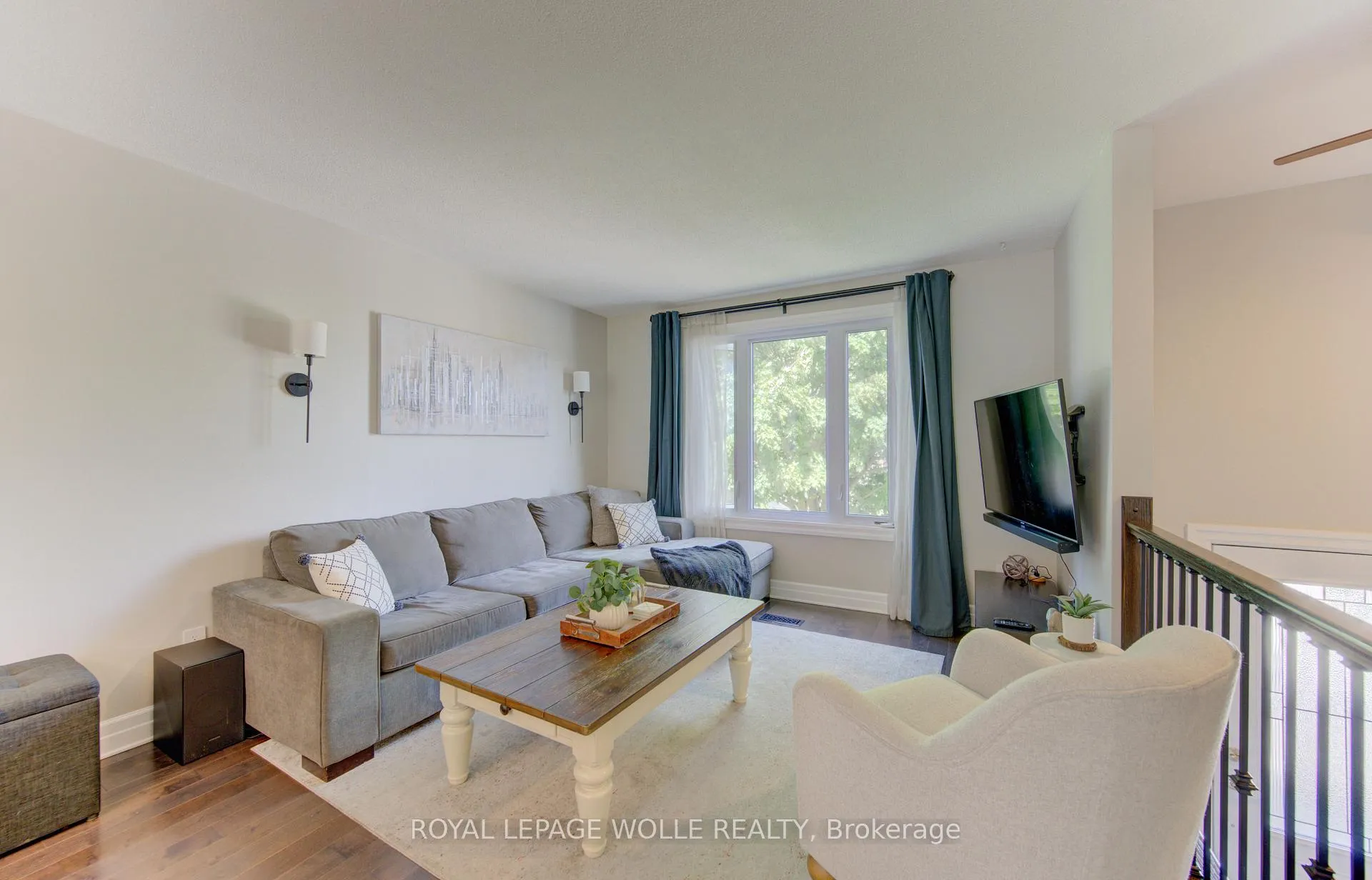 Photo 8 of 143 Dawn Crescent, Cambridge — HOMEH