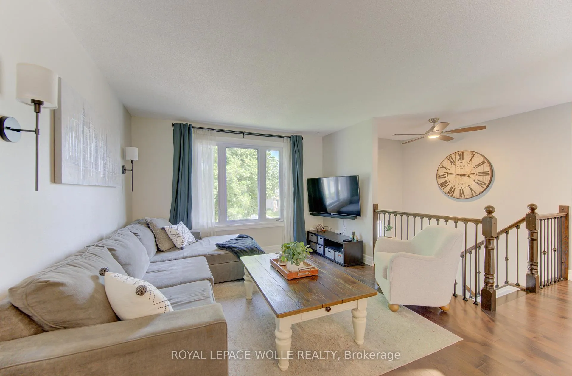 Photo 9 of 143 Dawn Crescent, Cambridge — HOMEH