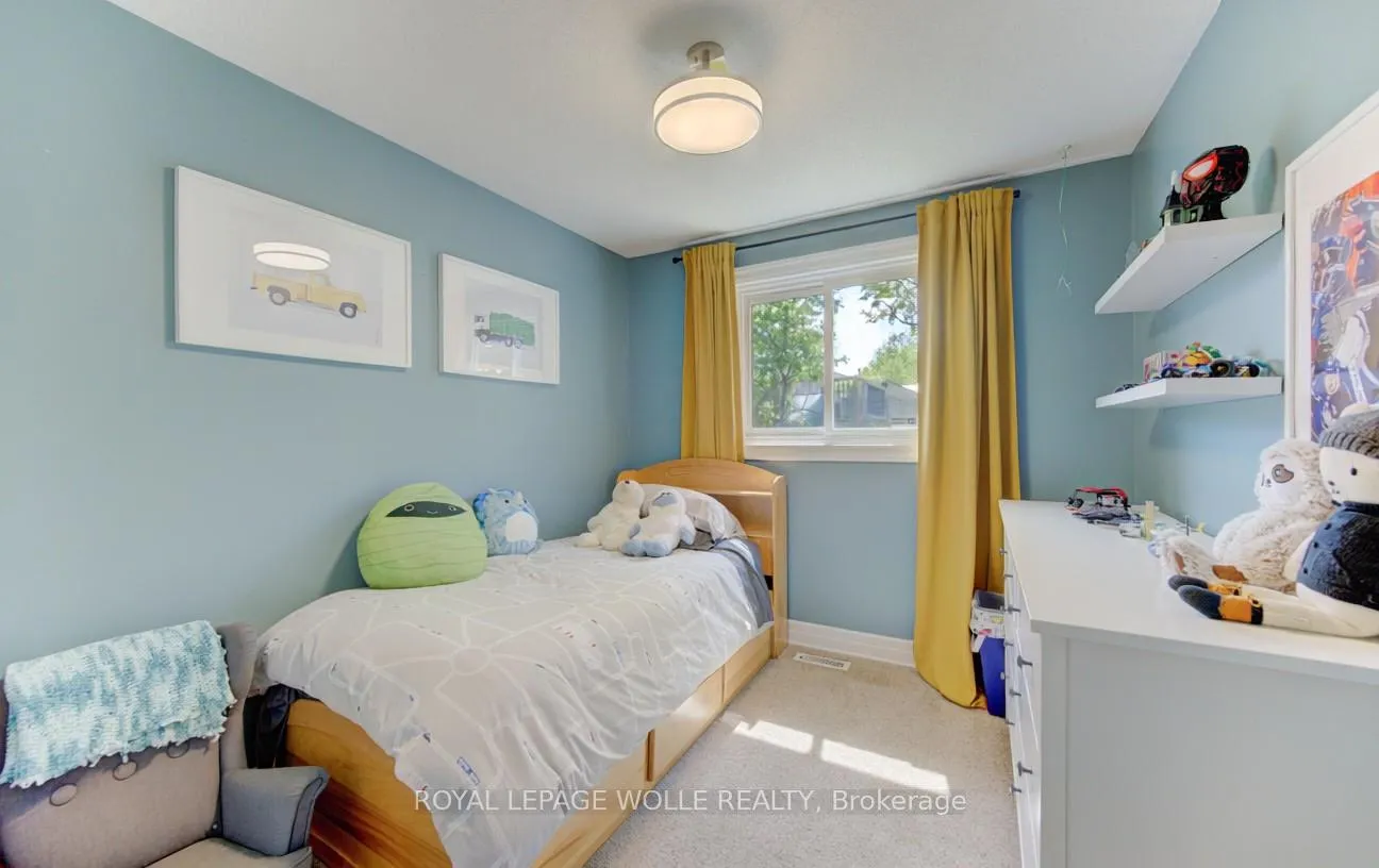 Photo 28 of 143 Dawn Crescent, Cambridge — HOMEH