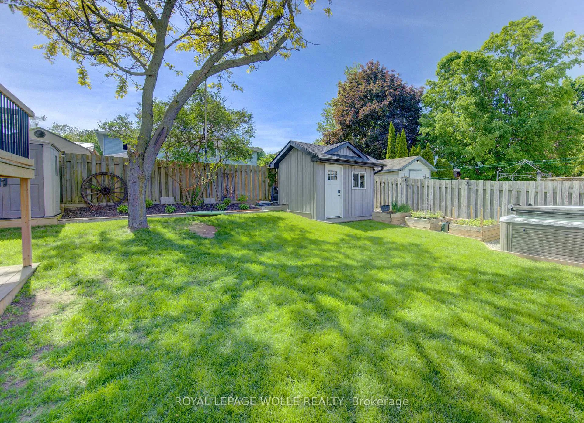 Photo 41 of 143 Dawn Crescent, Cambridge — HOMEH