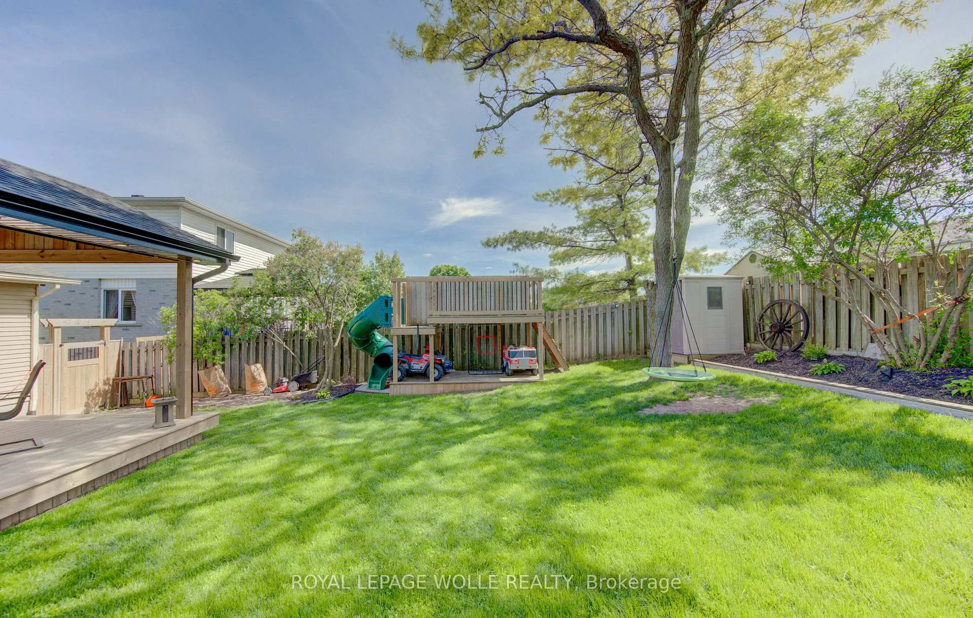 Photo 42 of 143 Dawn Crescent, Cambridge — HOMEH