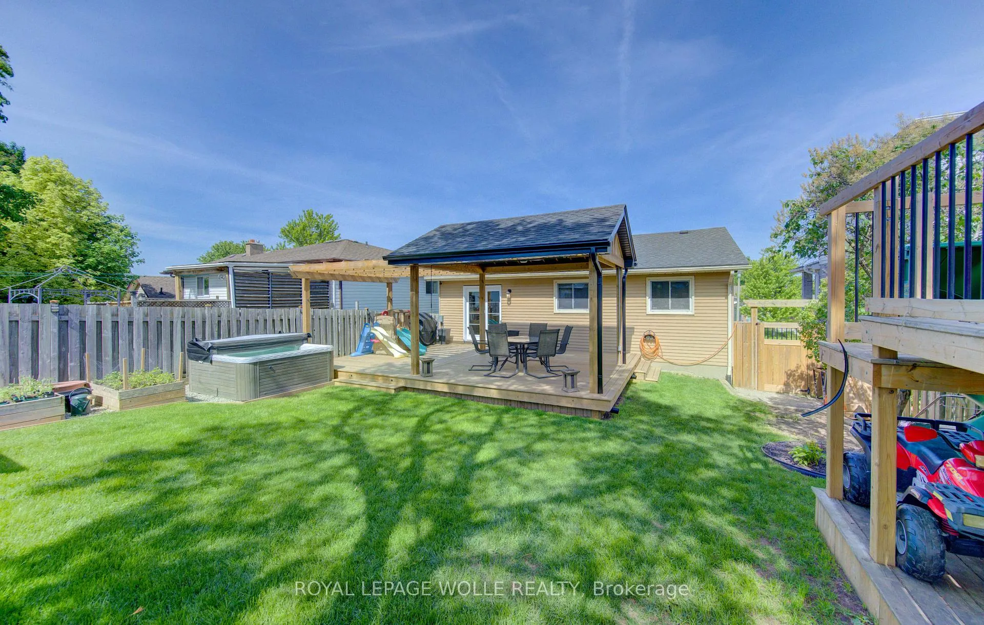 Photo 43 of 143 Dawn Crescent, Cambridge — HOMEH