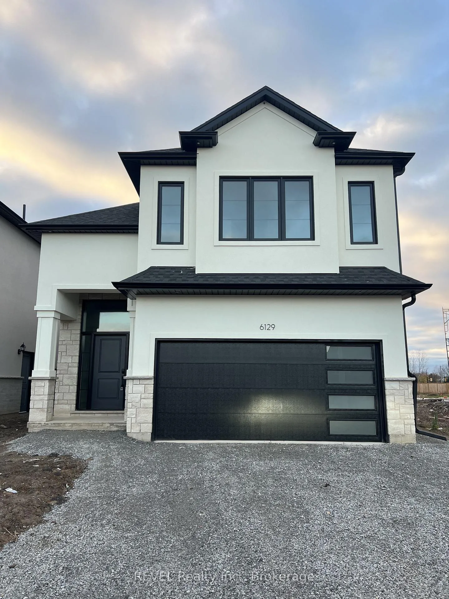 Photo 1 of Unit Upper, 6129 Curlin Crescent, Niagara Falls, Forestview — HOMEH