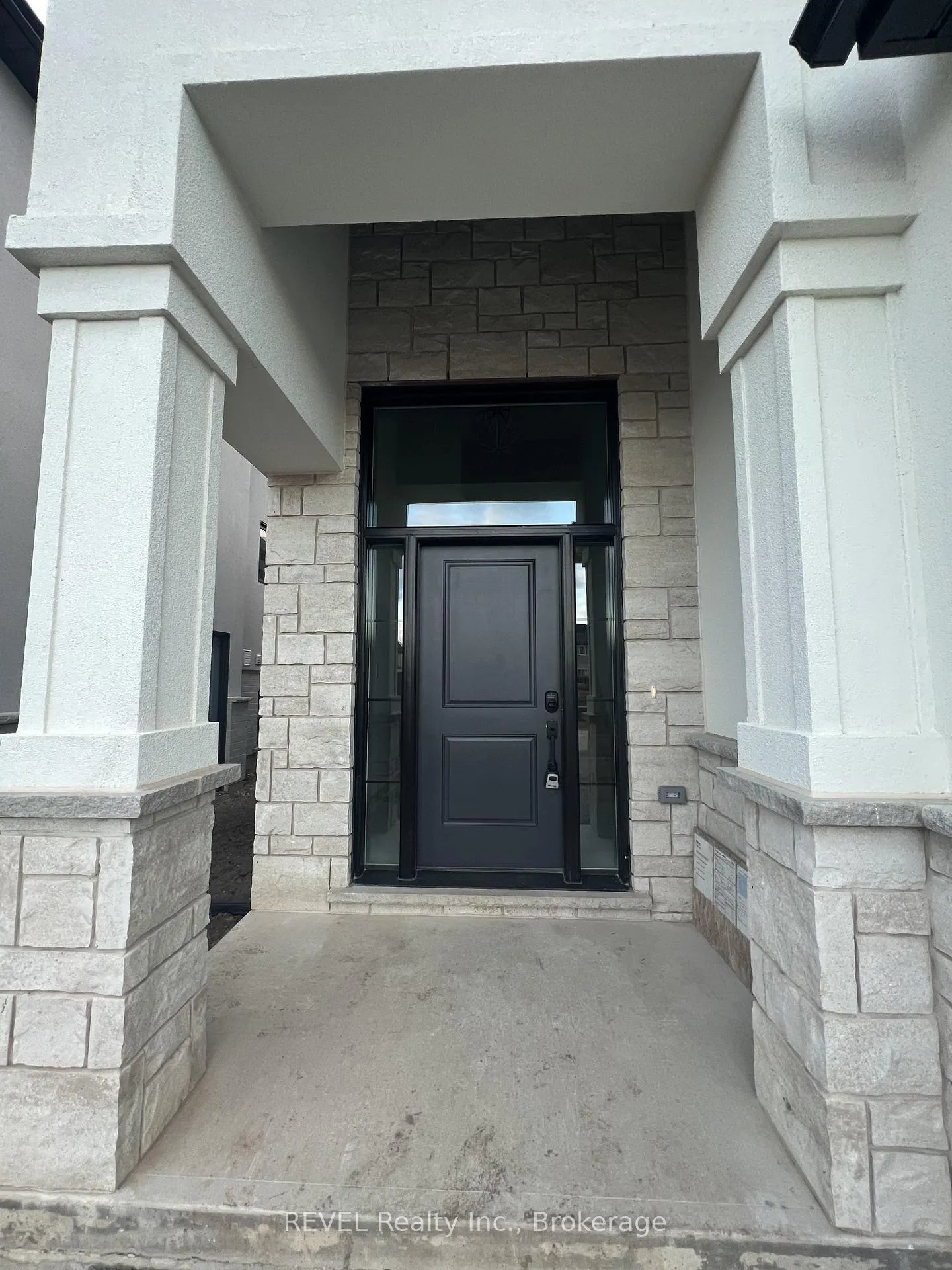 Photo 2 of Unit Upper, 6129 Curlin Crescent, Niagara Falls, Forestview — HOMEH