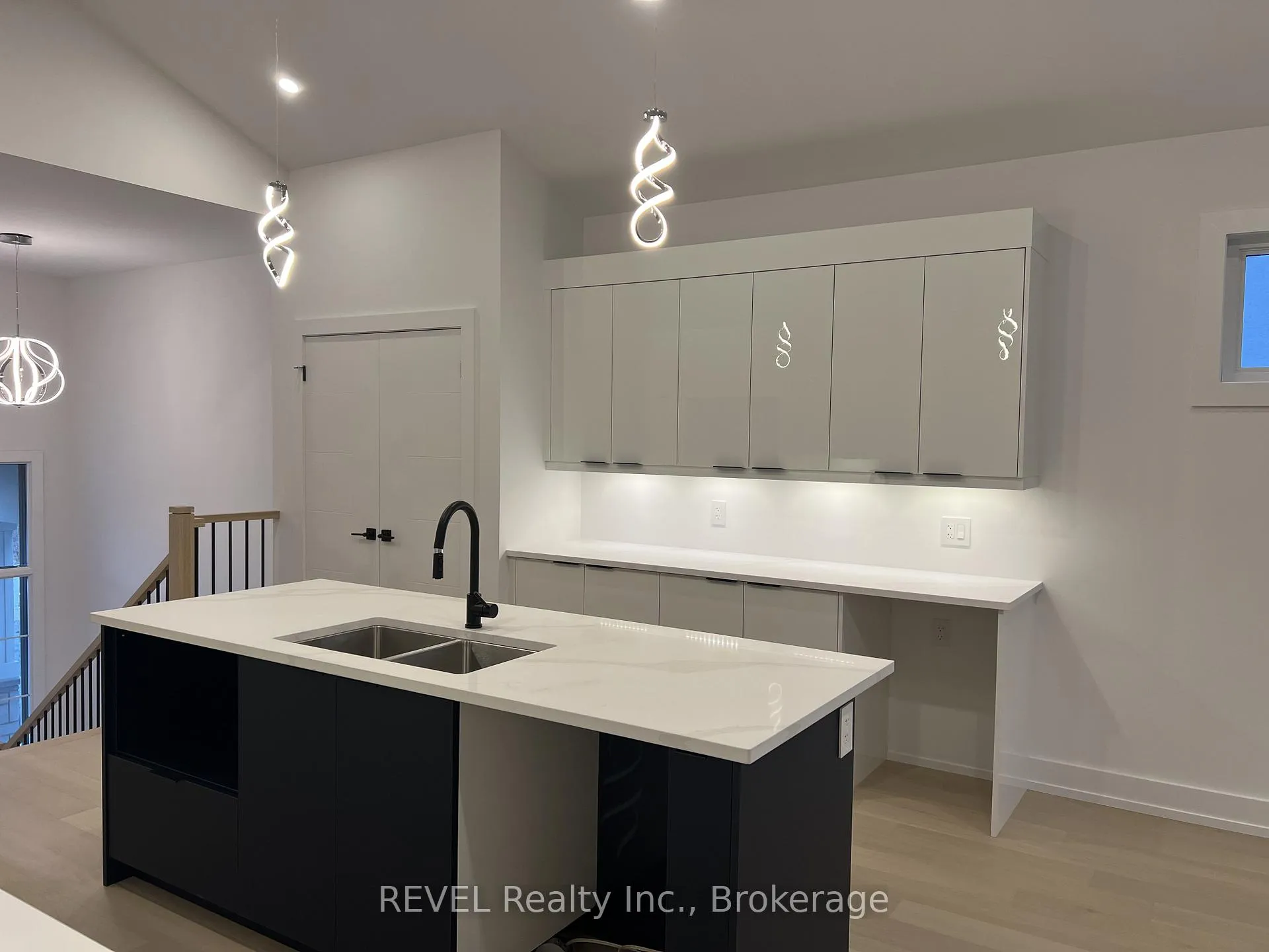 Photo 4 of Unit Upper, 6129 Curlin Crescent, Niagara Falls, Forestview — HOMEH