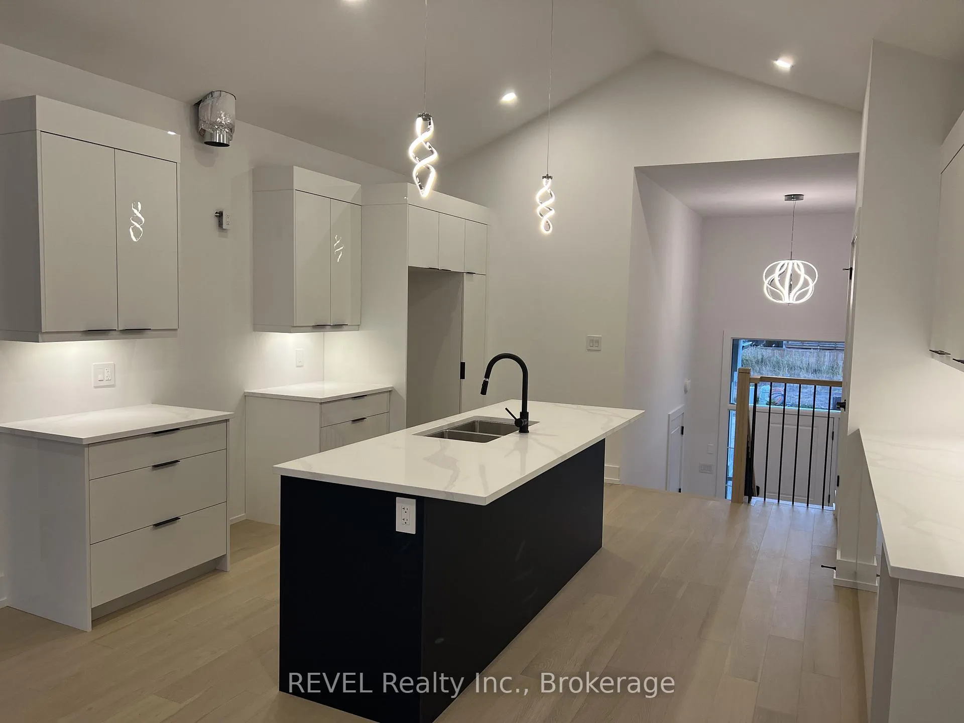 Photo 5 of Unit Upper, 6129 Curlin Crescent, Niagara Falls, Forestview — HOMEH