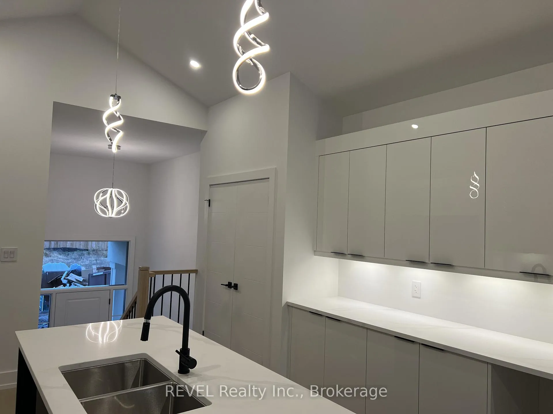 Photo 6 of Unit Upper, 6129 Curlin Crescent, Niagara Falls, Forestview — HOMEH