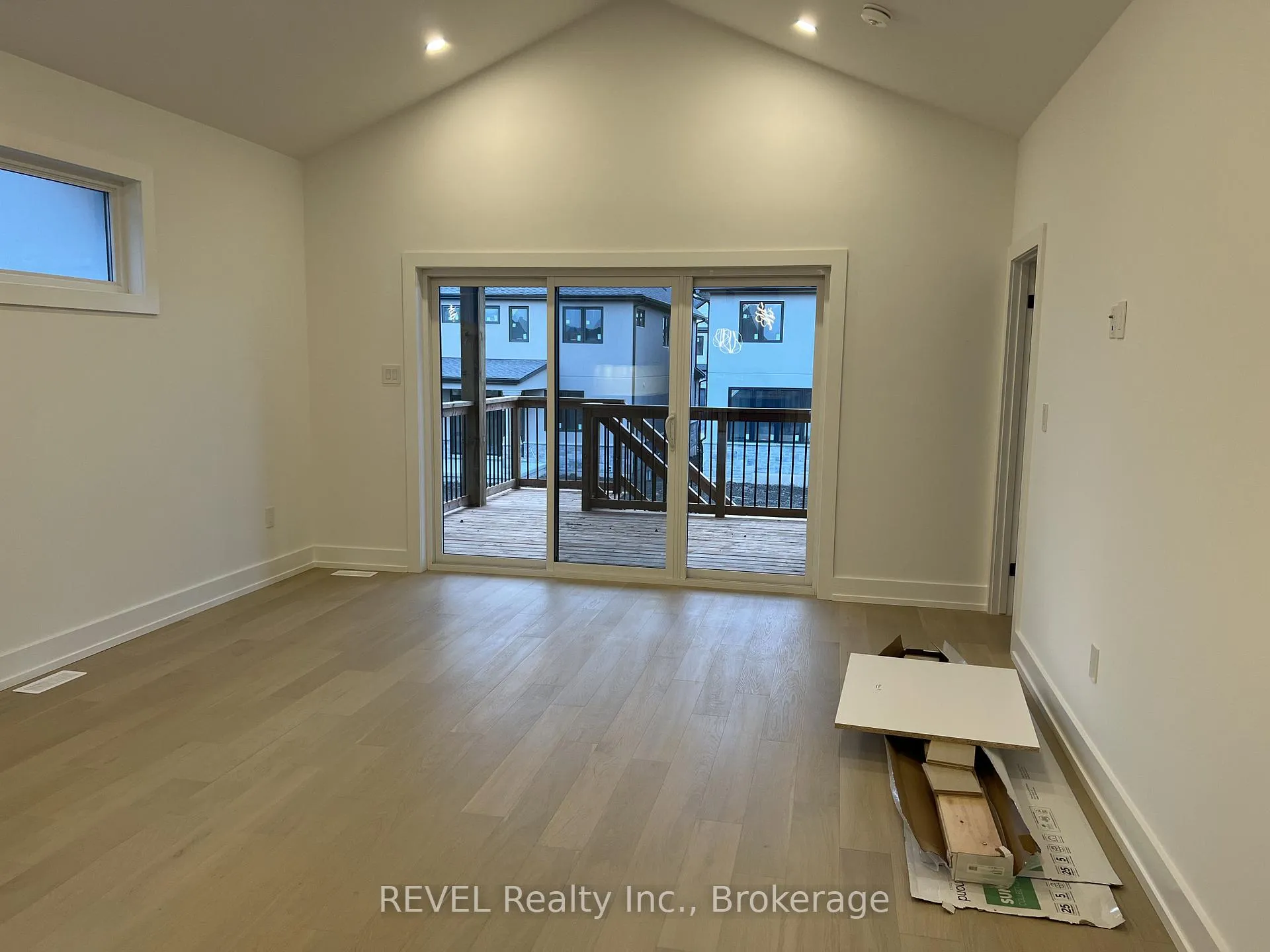 Photo 8 of Unit Upper, 6129 Curlin Crescent, Niagara Falls, Forestview — HOMEH