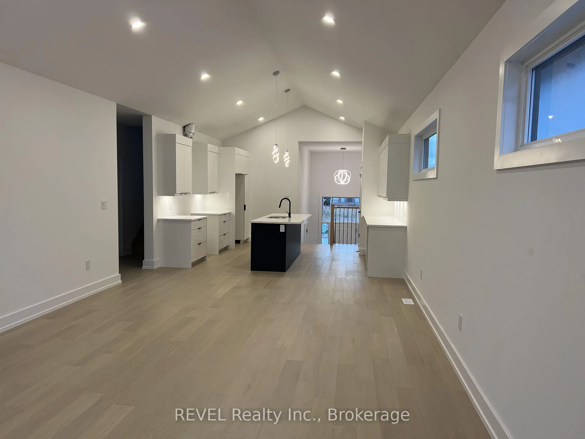 Photo 11 of Unit Upper, 6129 Curlin Crescent, Niagara Falls, Forestview — HOMEH