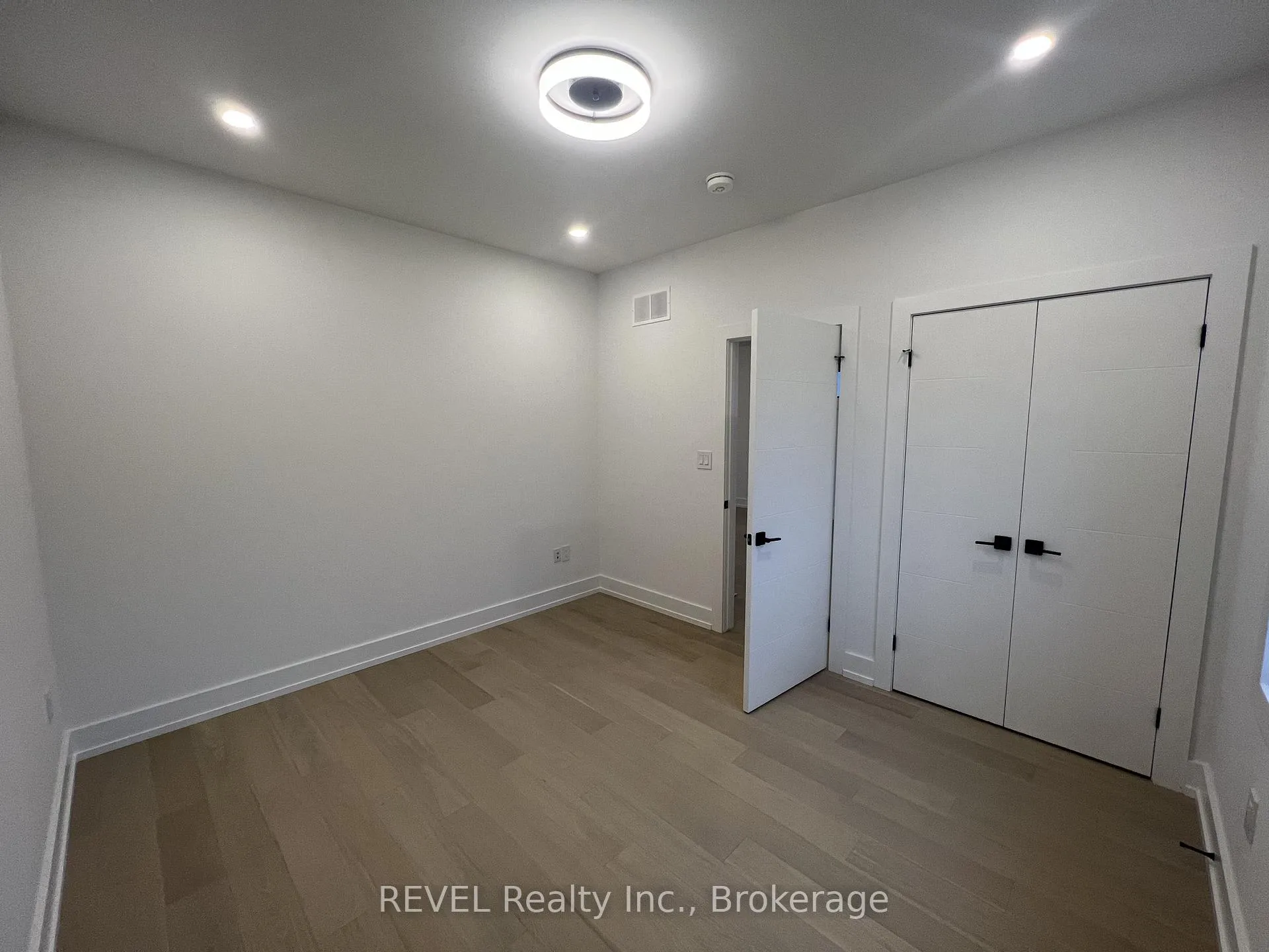 Photo 12 of Unit Upper, 6129 Curlin Crescent, Niagara Falls, Forestview — HOMEH