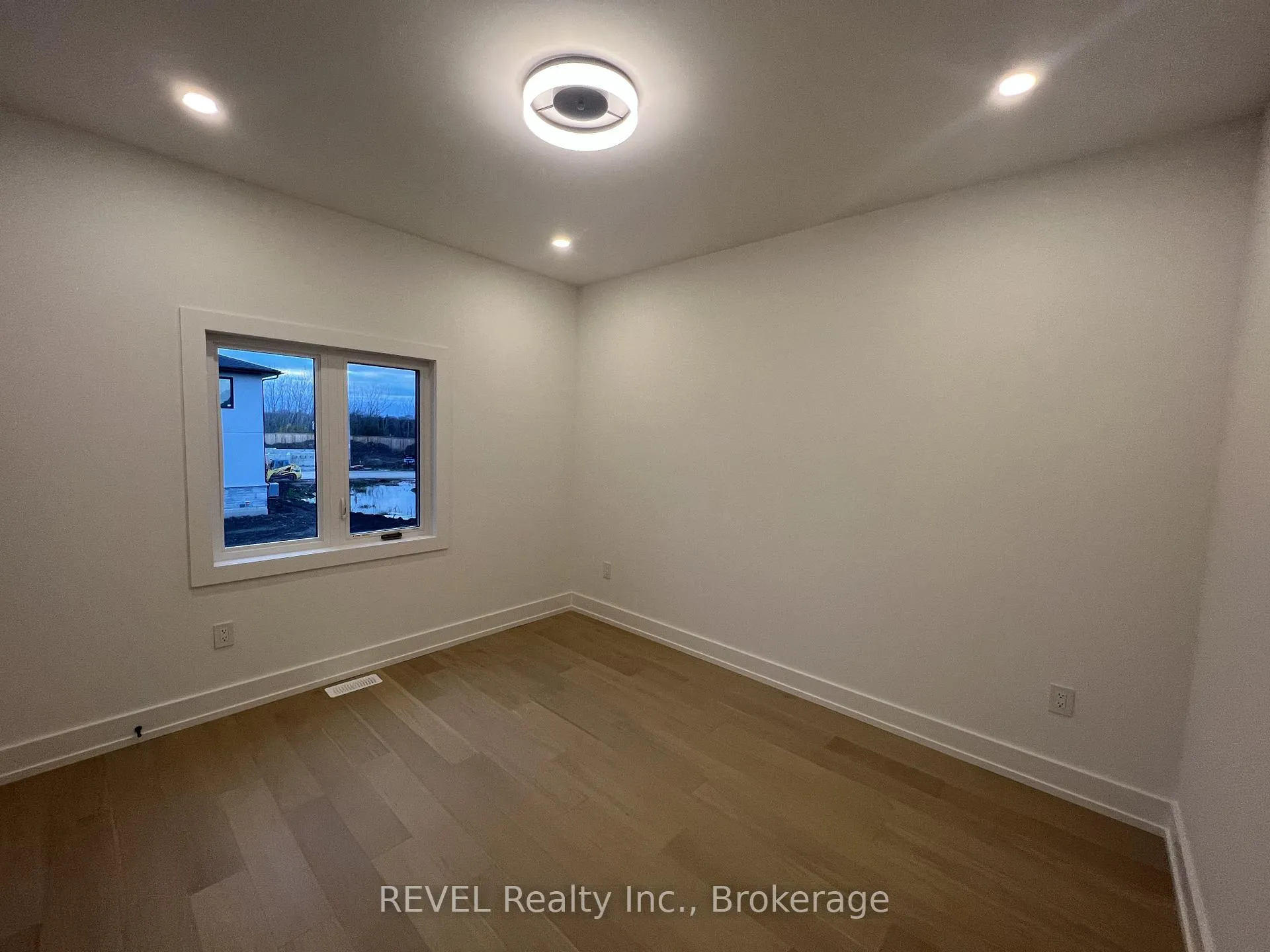 Photo 13 of Unit Upper, 6129 Curlin Crescent, Niagara Falls, Forestview — HOMEH