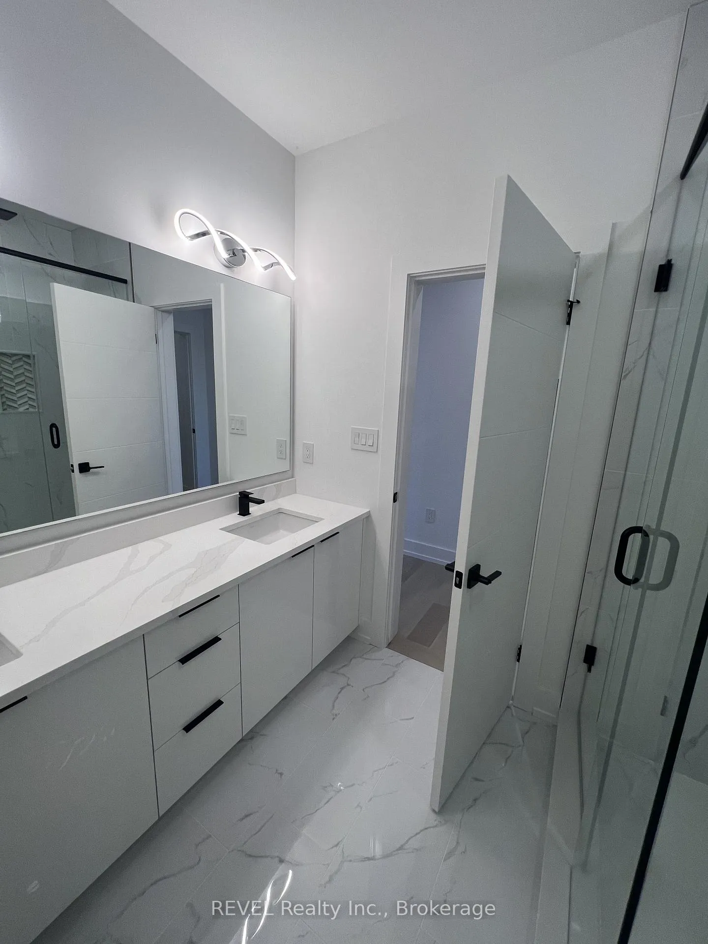 Photo 25 of Unit Upper, 6129 Curlin Crescent, Niagara Falls, Forestview — HOMEH