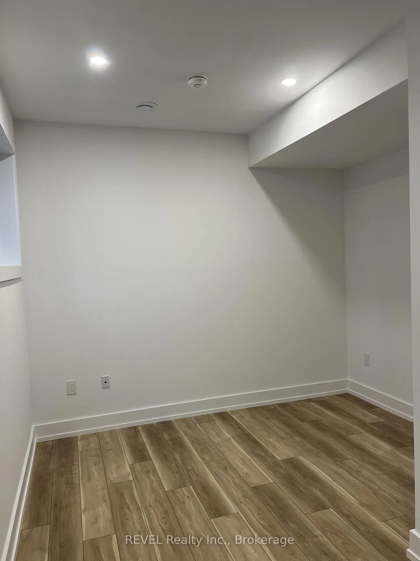 Photo 32 of Unit Upper, 6129 Curlin Crescent, Niagara Falls, Forestview — HOMEH