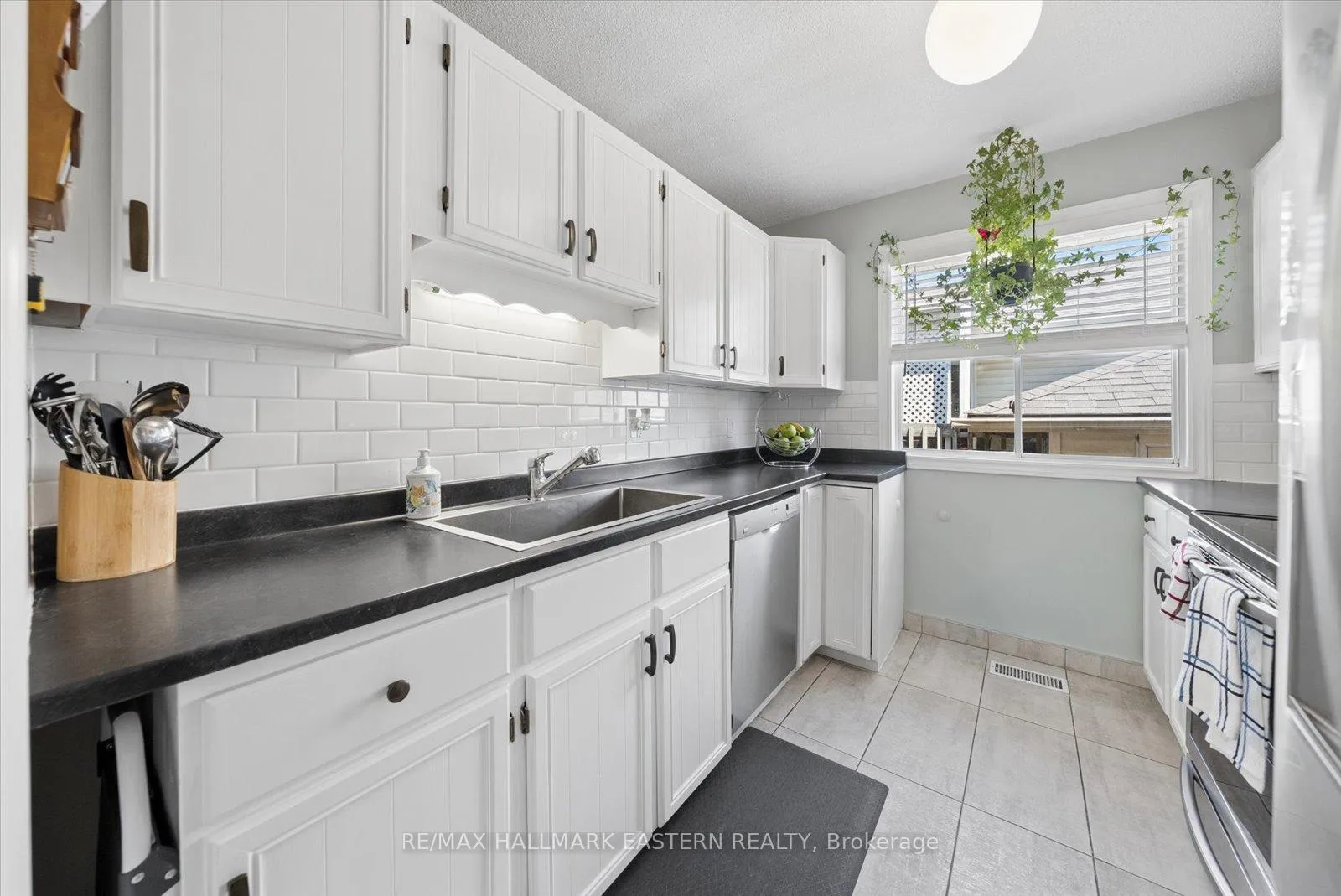 Photo 11 of 2538 Foxmeadow Road, Peterborough, Ashburnham Ward 4 — HOMEH